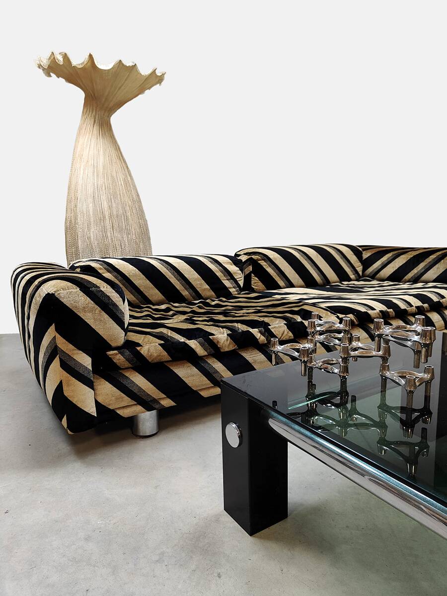 Canapé Diplomat de Howard Keith des années 1970 au design mid-century.