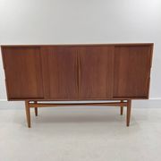 Buffet en teck avec portes coulissantes, 1965