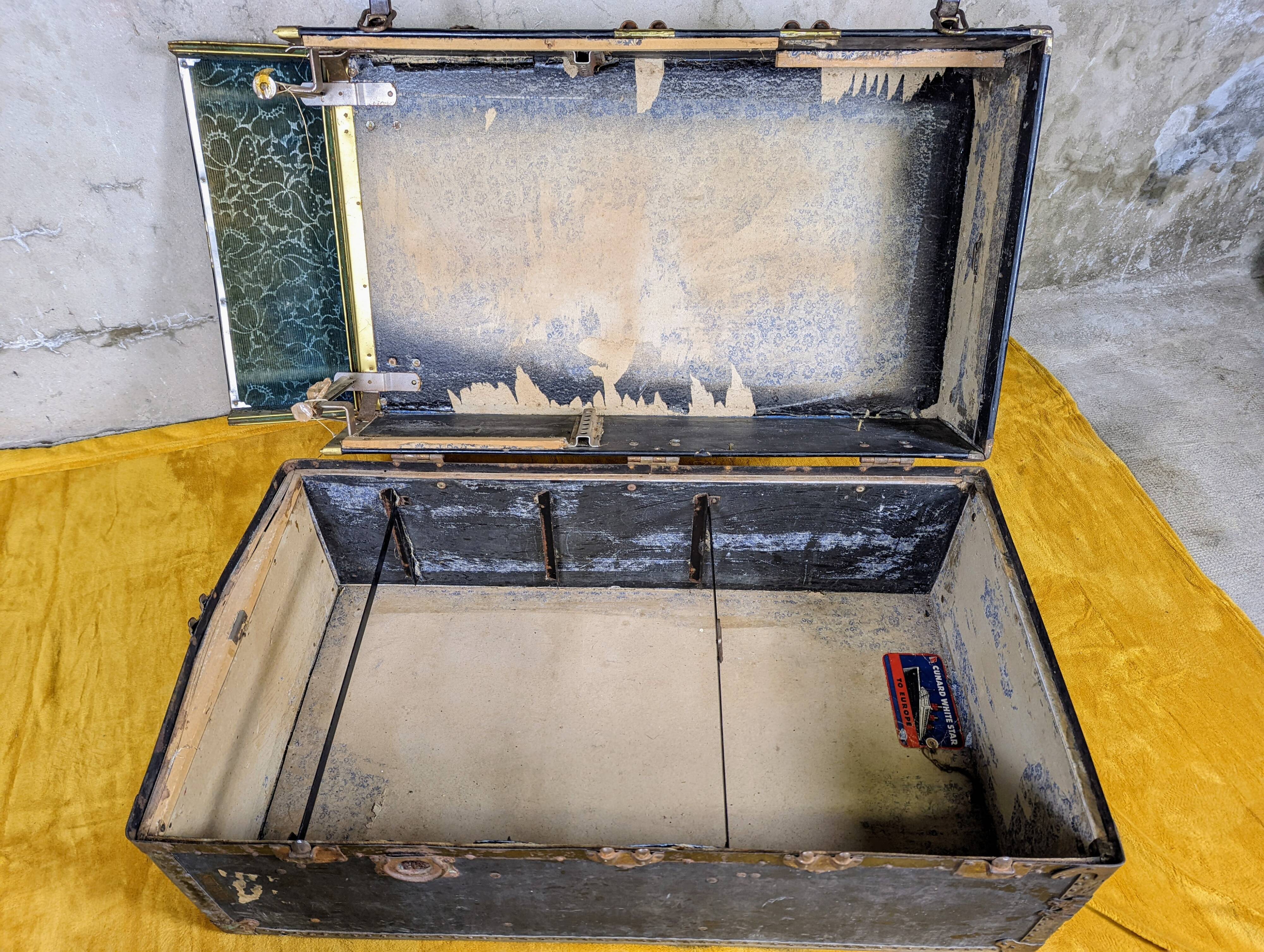 Antique travel trunk mendel trunk