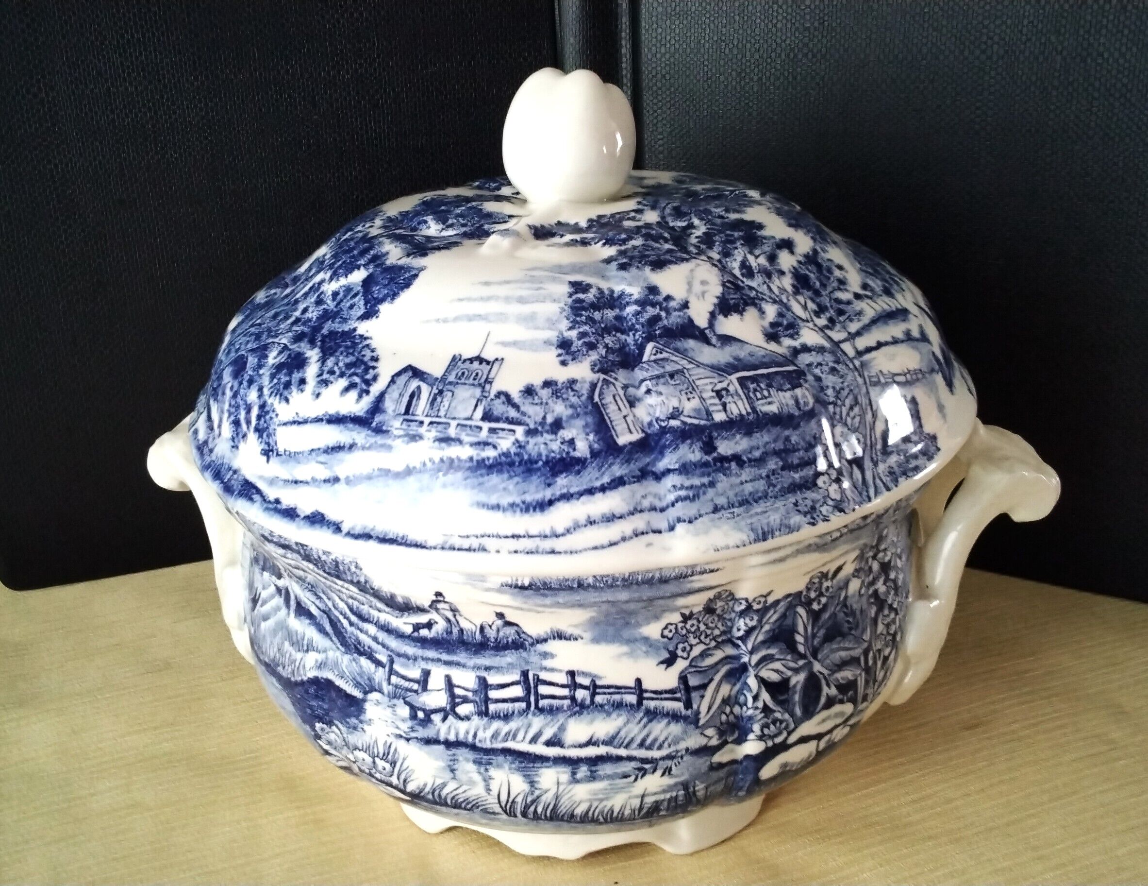 Lunéville earthenware soup tureen Model "English Style"