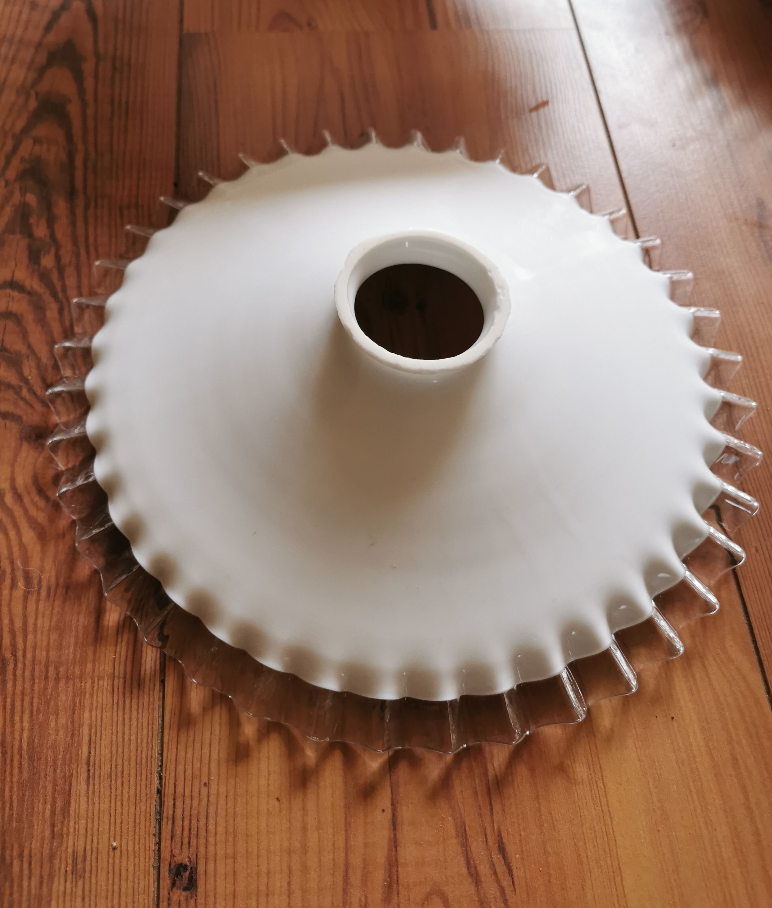 4 simple and serrated opaline shades