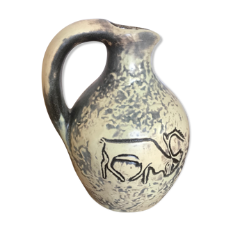 Vintage ceramic pitcher parietal art