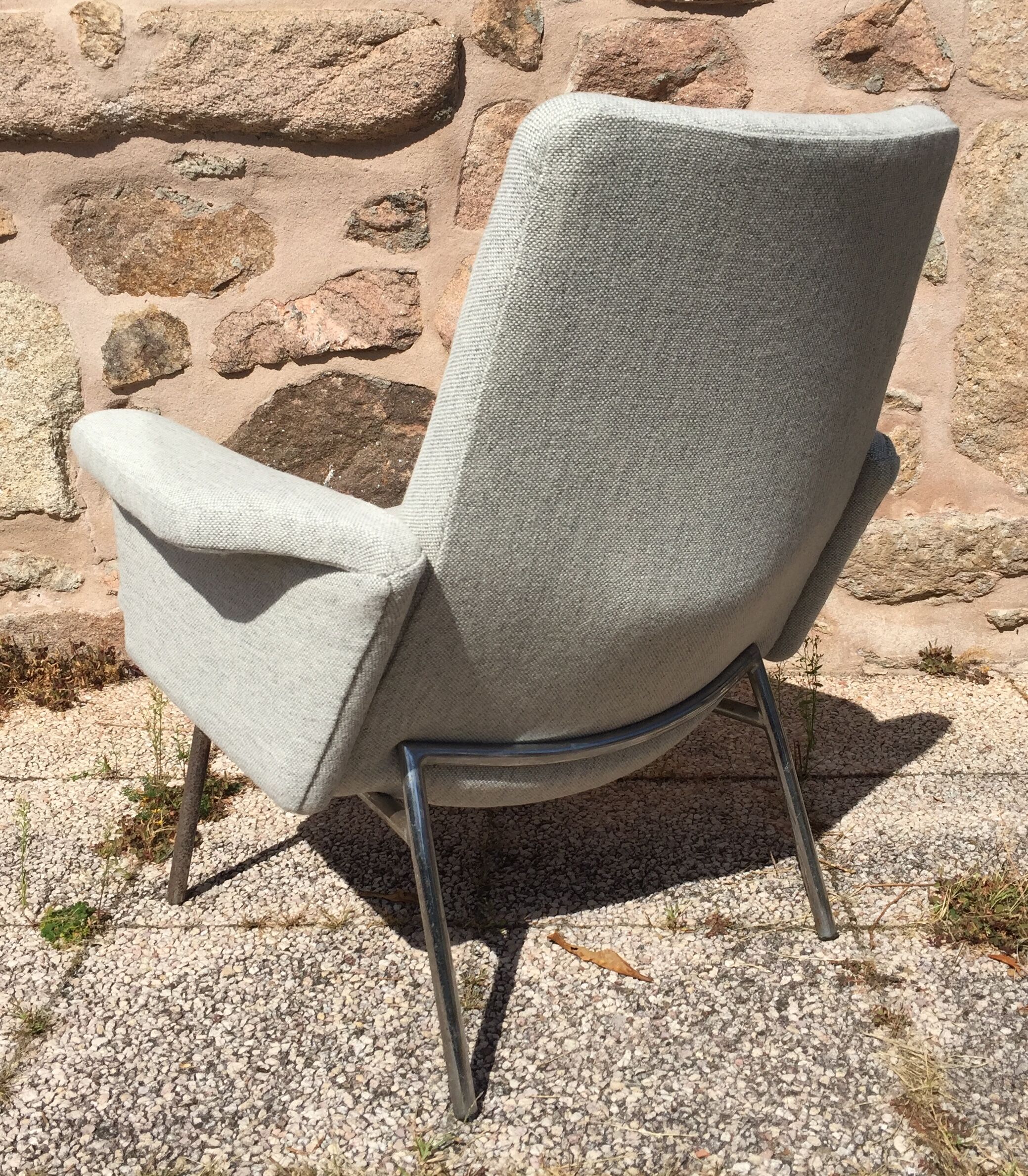 SK660 armcahir by Pierre Guariche for Steiner