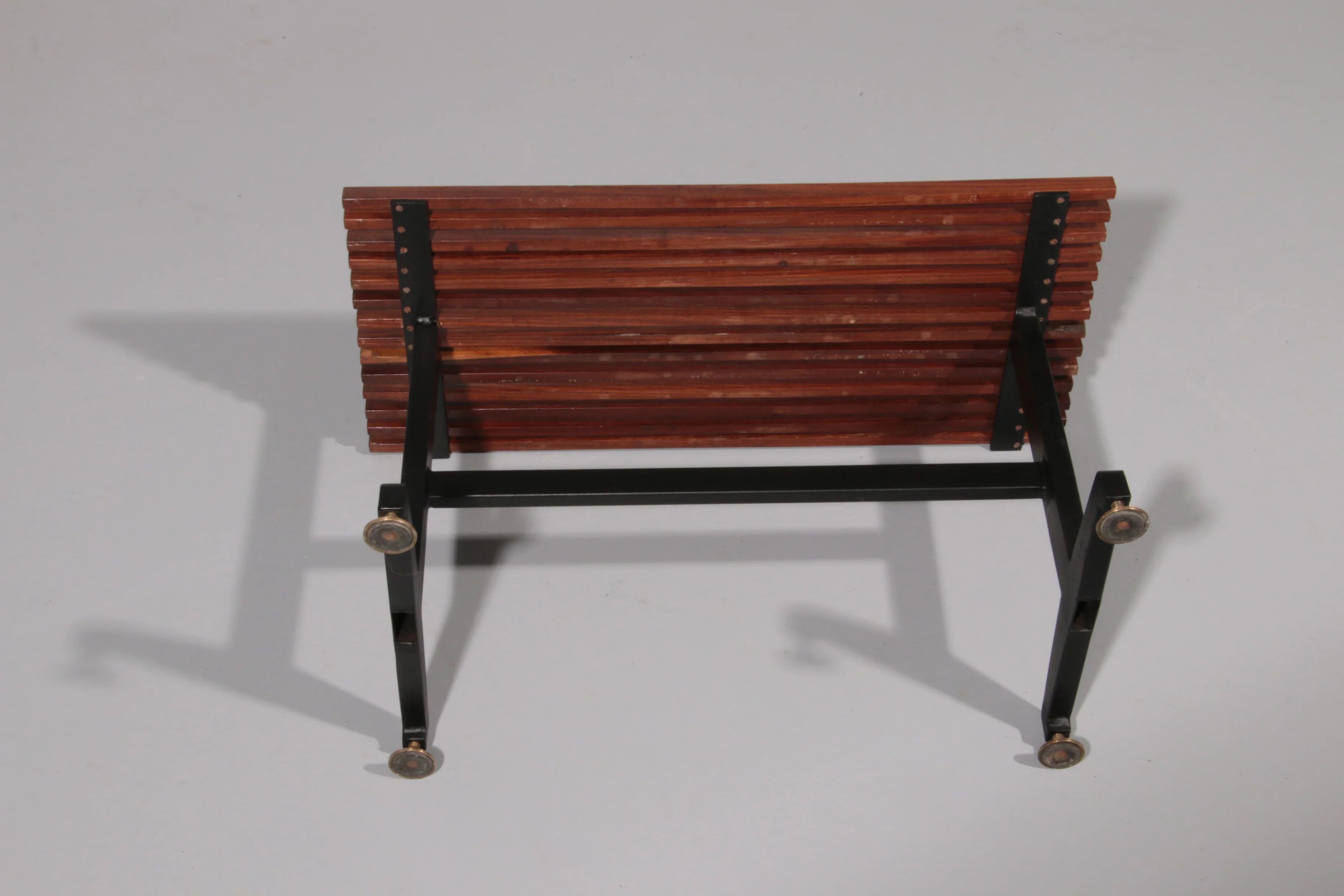 Mid-century Italian bench 1960s with black metal frame, gilded brass legs and solid teak slats
