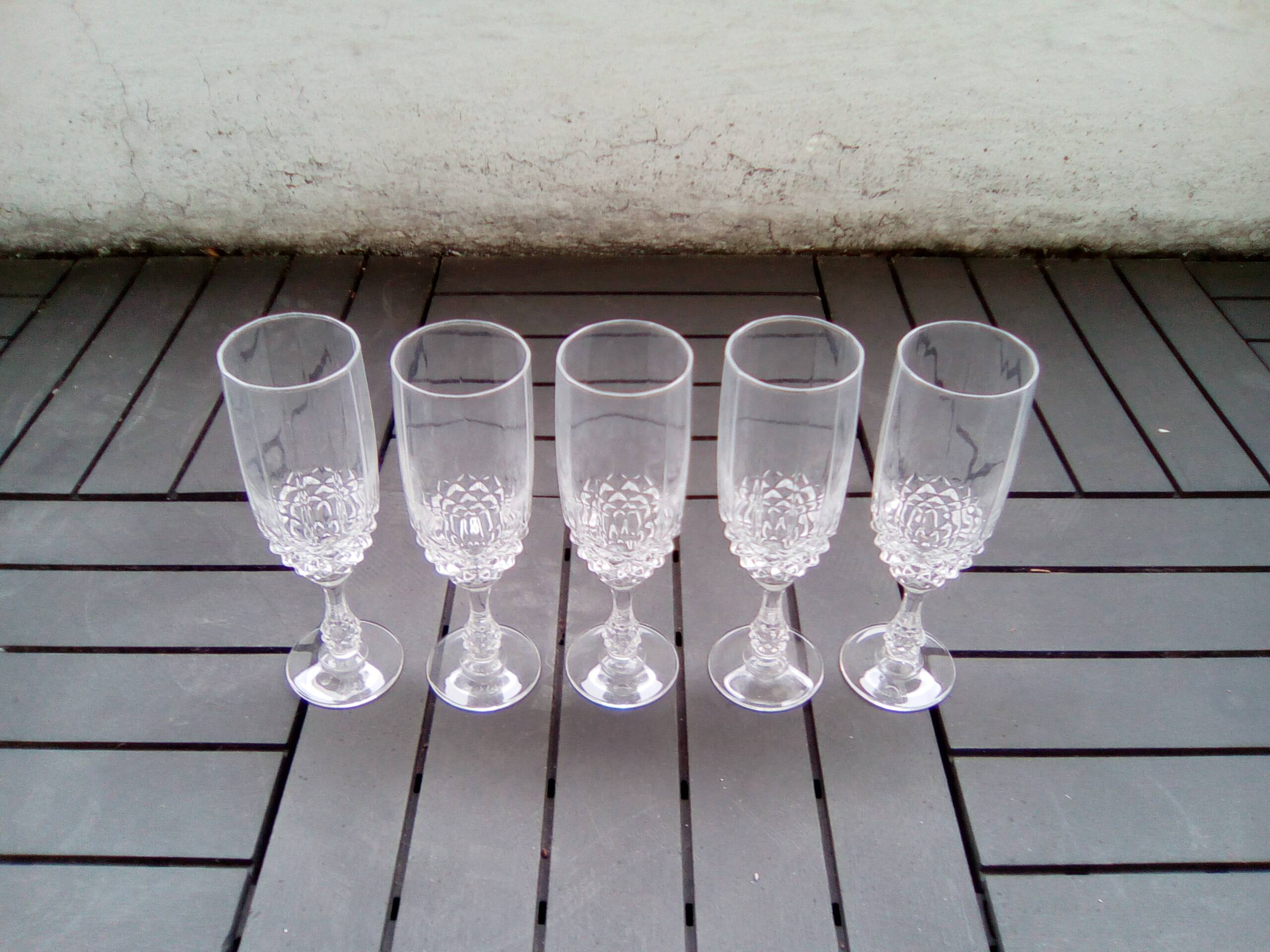 Set of 5 Lumiarc champagne flutes from the 70s