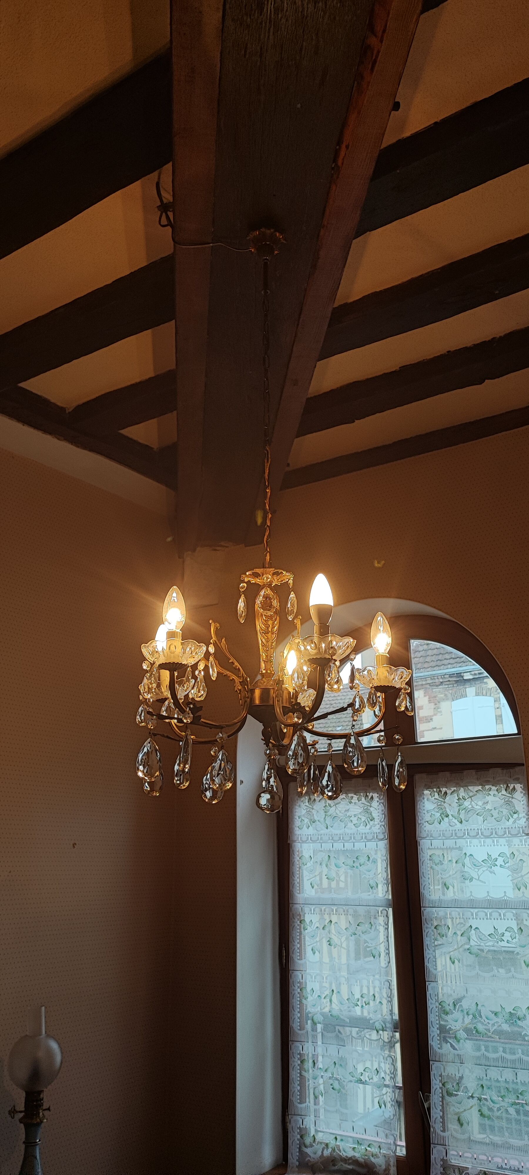 Bronze chandelier with 5-burner tassels
