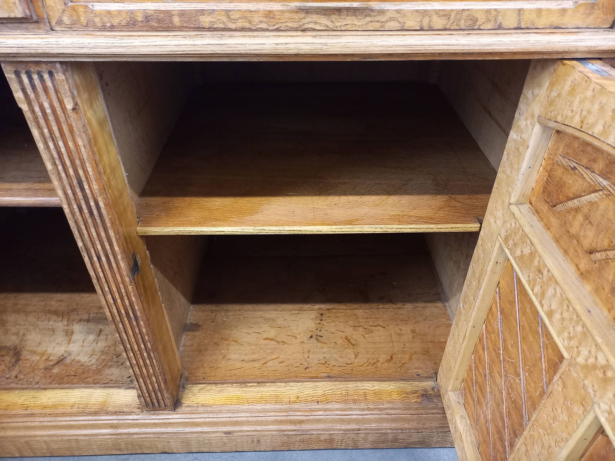 Marble top store bank