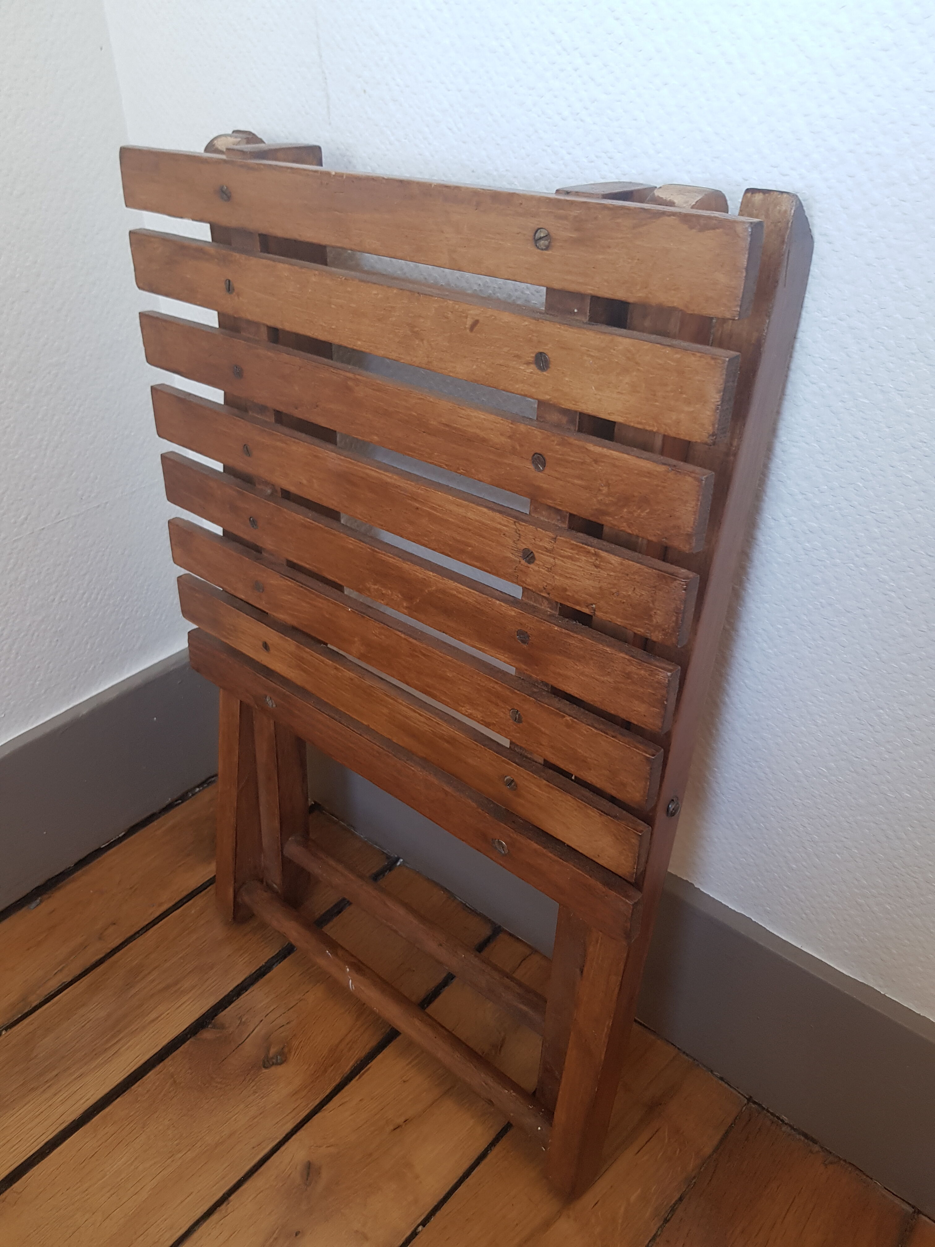 Folding tabouret