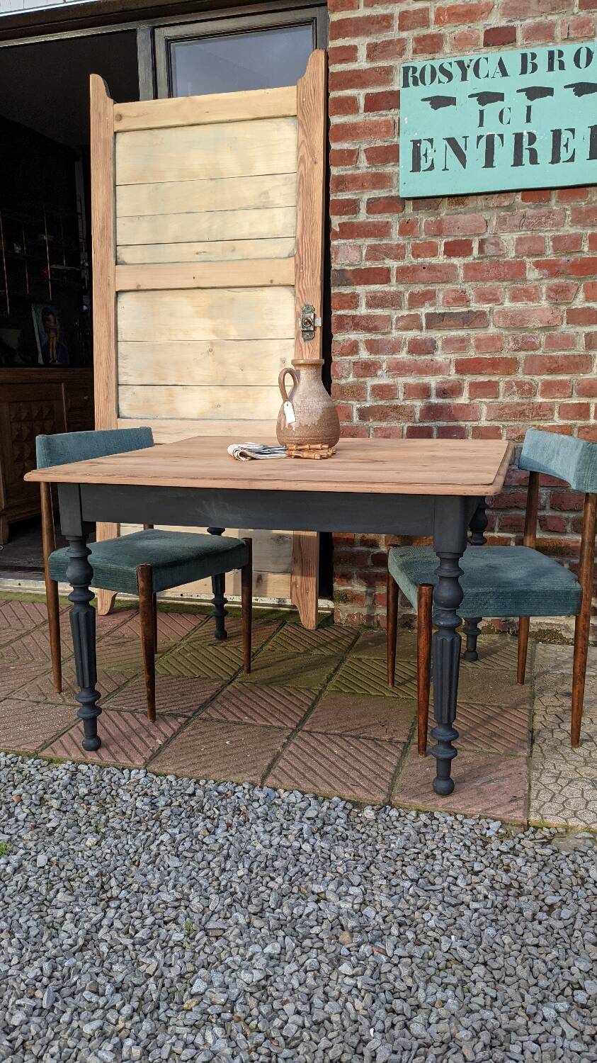 Square table