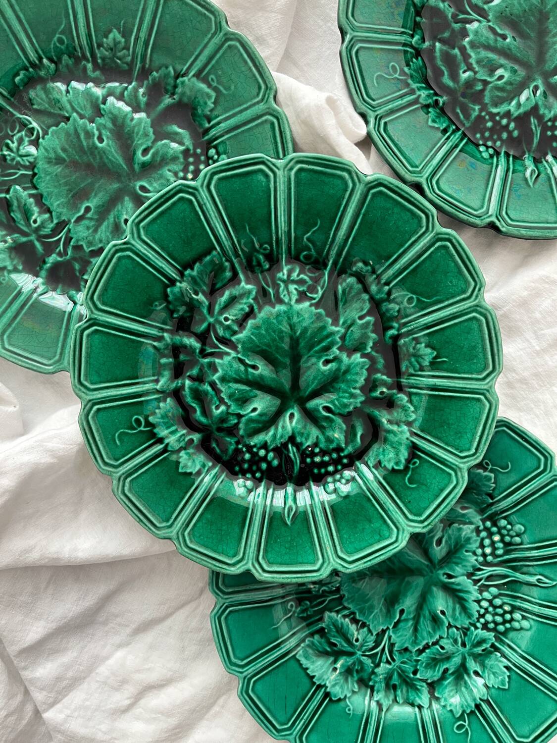 4 old plates in Sarreguemines vine leaf slip
