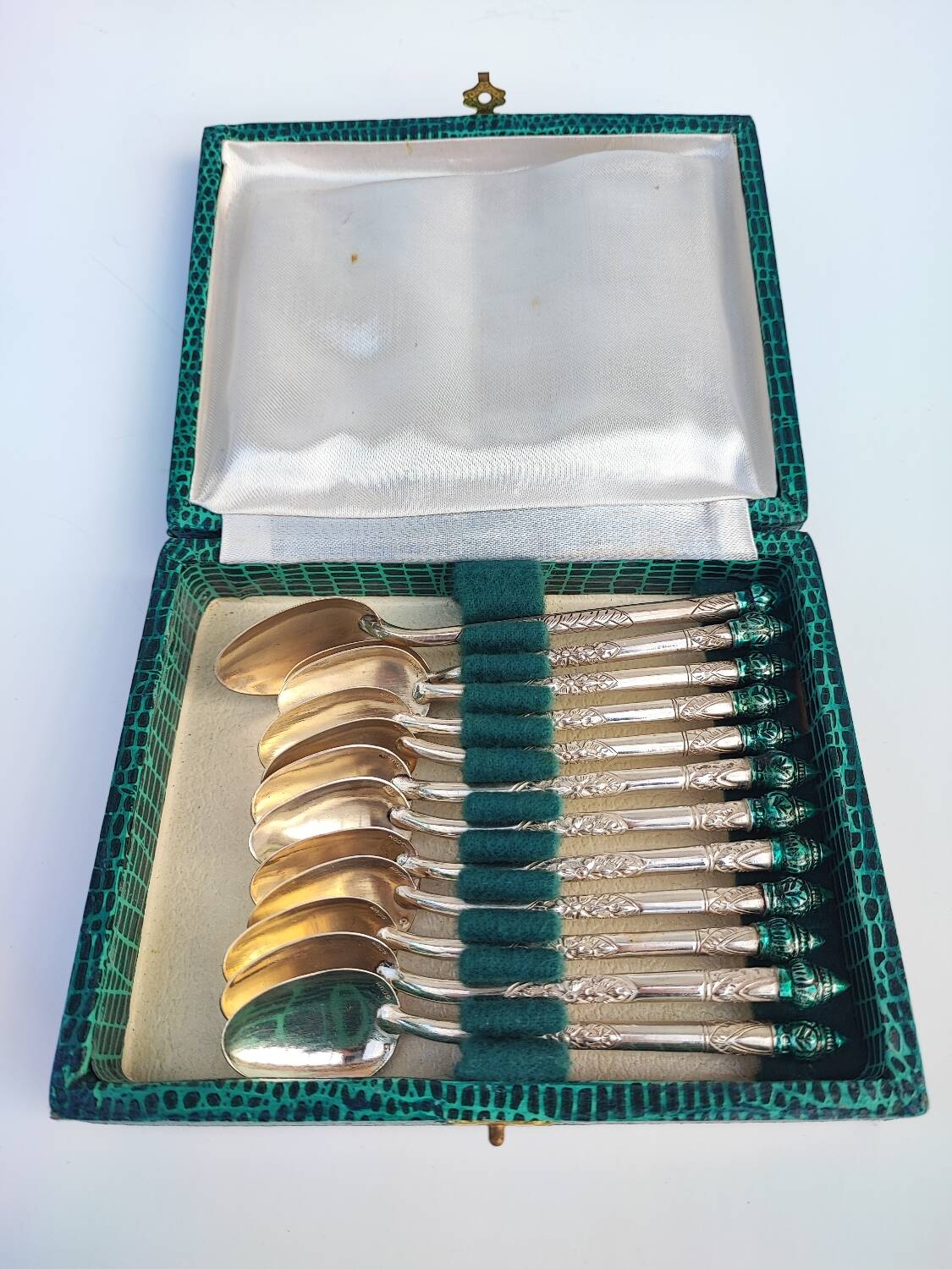 Set of boxed silver teaspoons