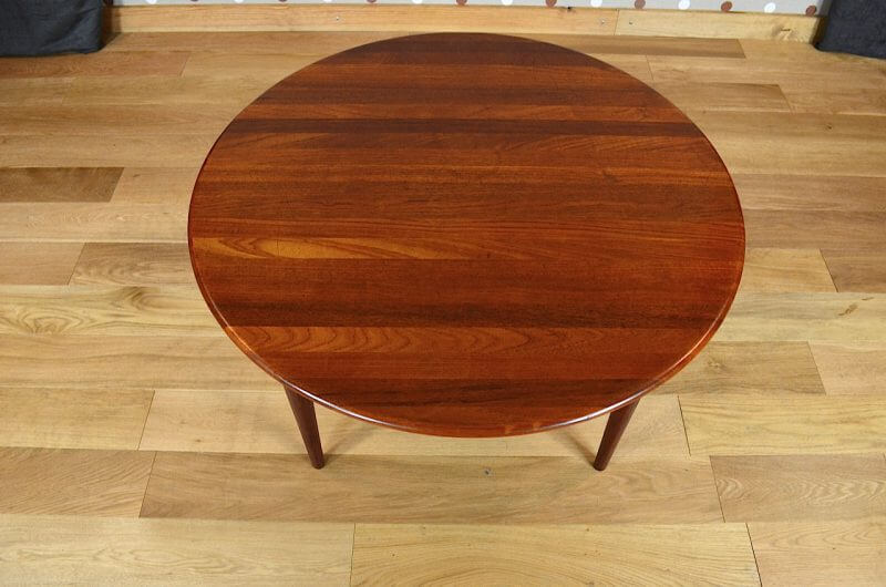 Round coffee table 1966