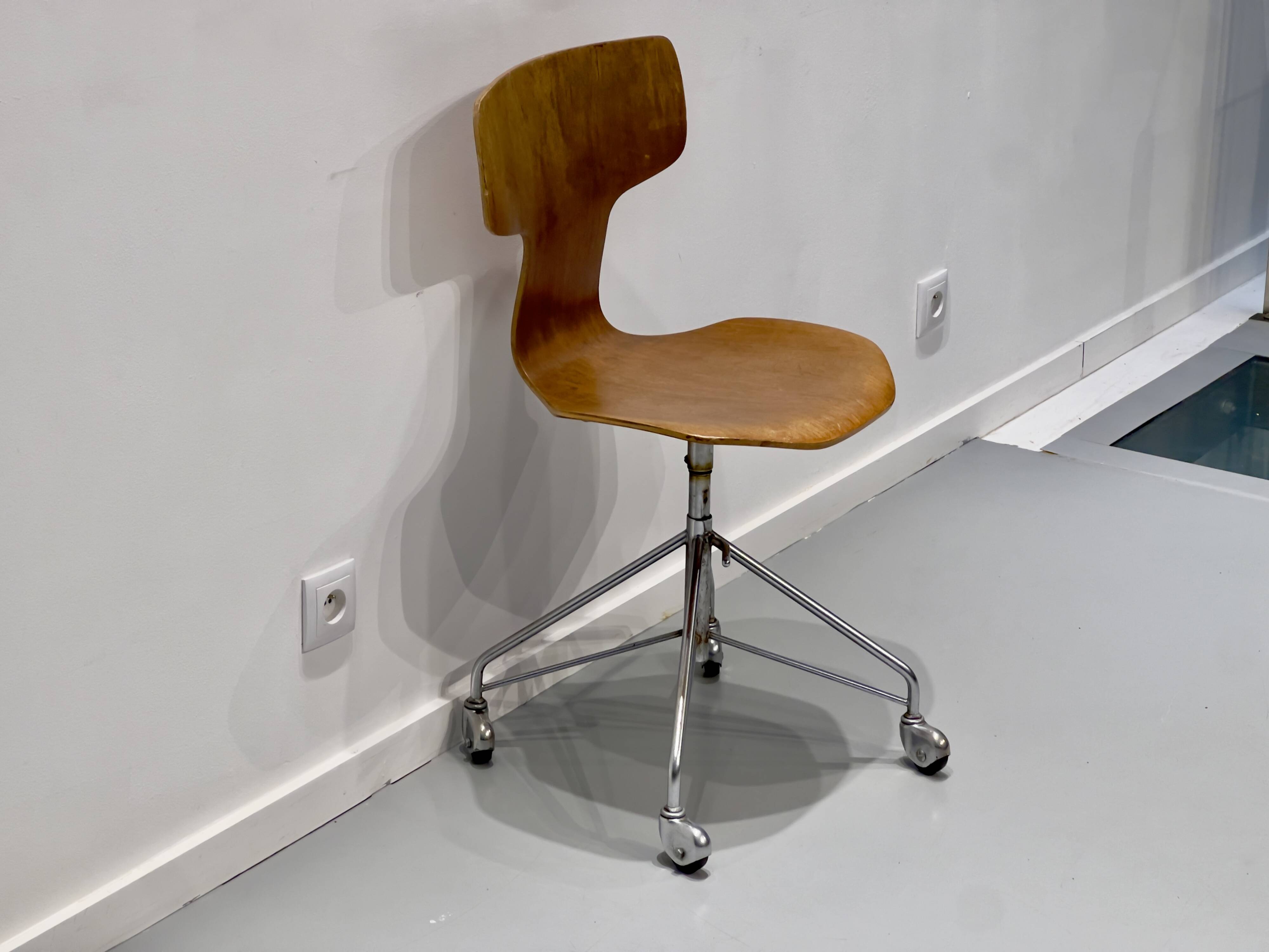 Swivel chair Model 3113 by Arne Jacobsen, Fritz Hansen, 1960s