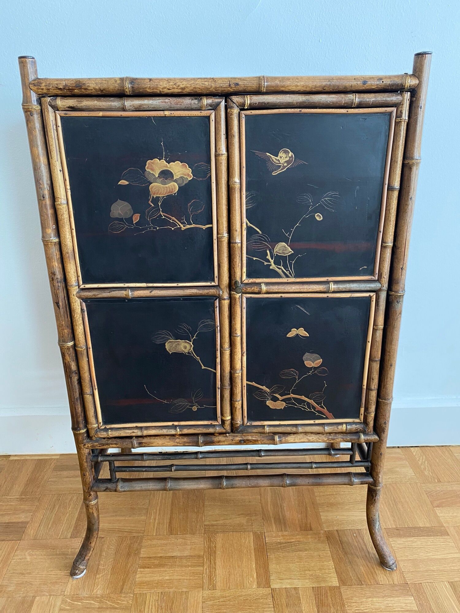 Original Victorian furniture in lacquered bamboo from the 19th century, chinoiserie