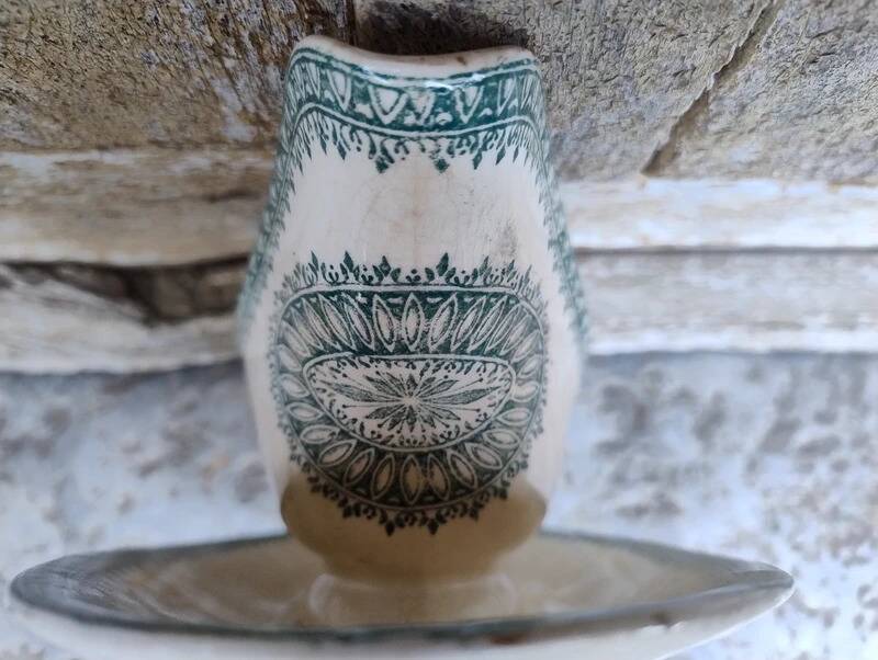 Antique sauce boat Creil and Montereau Ironstone English model