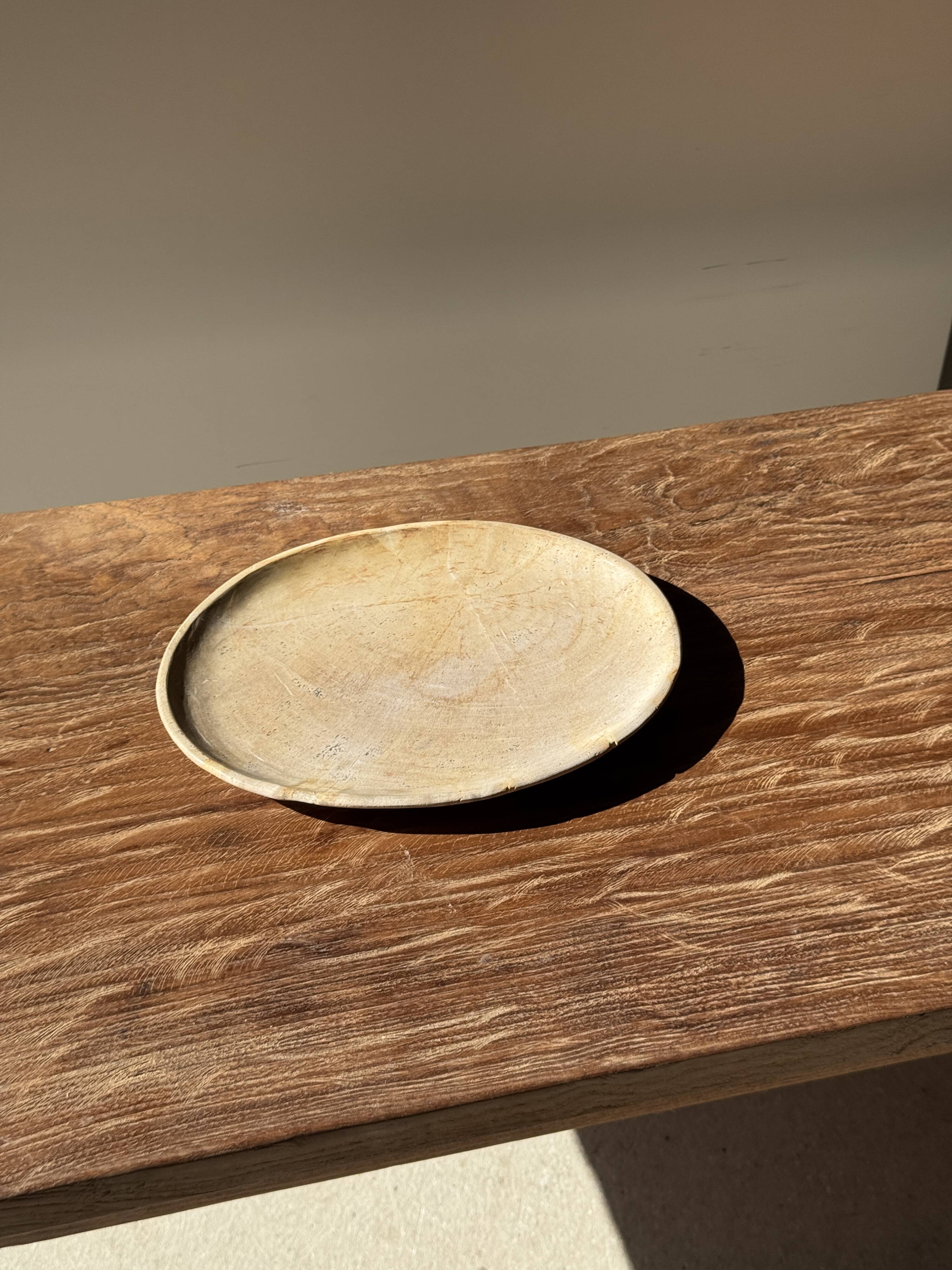 Small oval beige solid petrified wood tray or pocket emptier D24-19 -3311