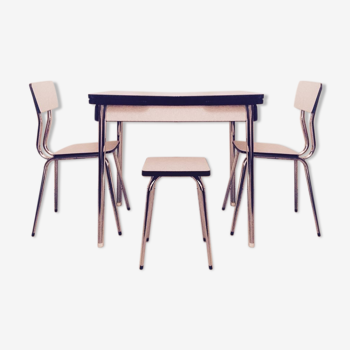 Table, 2 chairs and 1 stool in formica