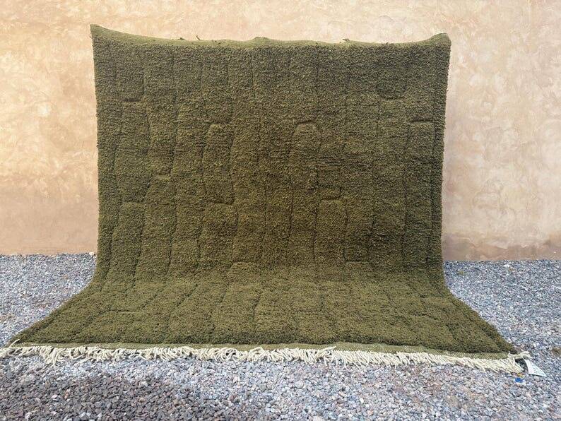 Handmade traditional pure wool rug in green, size 150 x 250 cm.