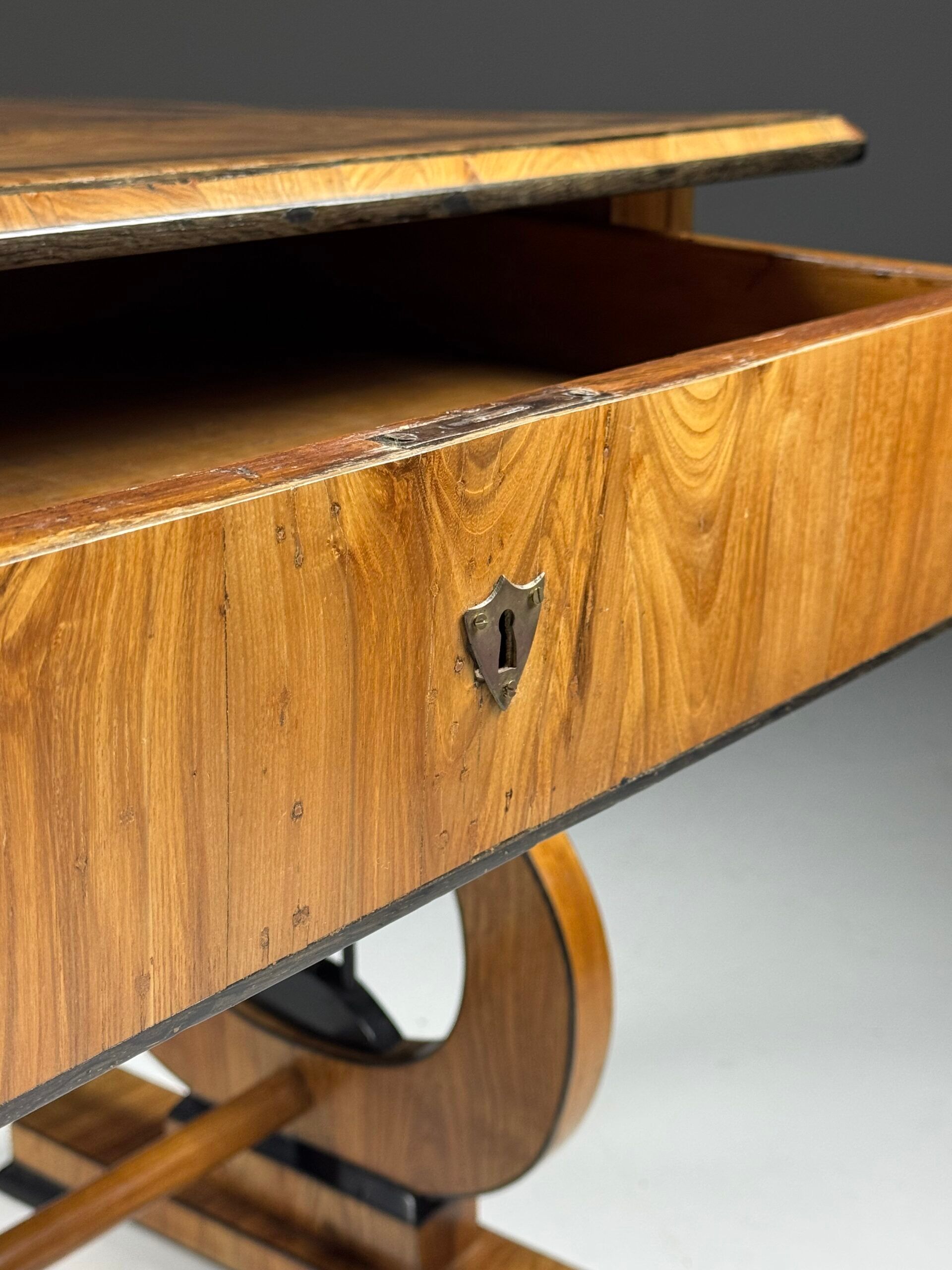 Bureau Biedermeier, table de centre