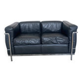 Canape lc2 le corbusier en cuir noir.