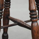 Tabouret Windsor anglais ancien du XVIIIe siècle avec une superbe patine.