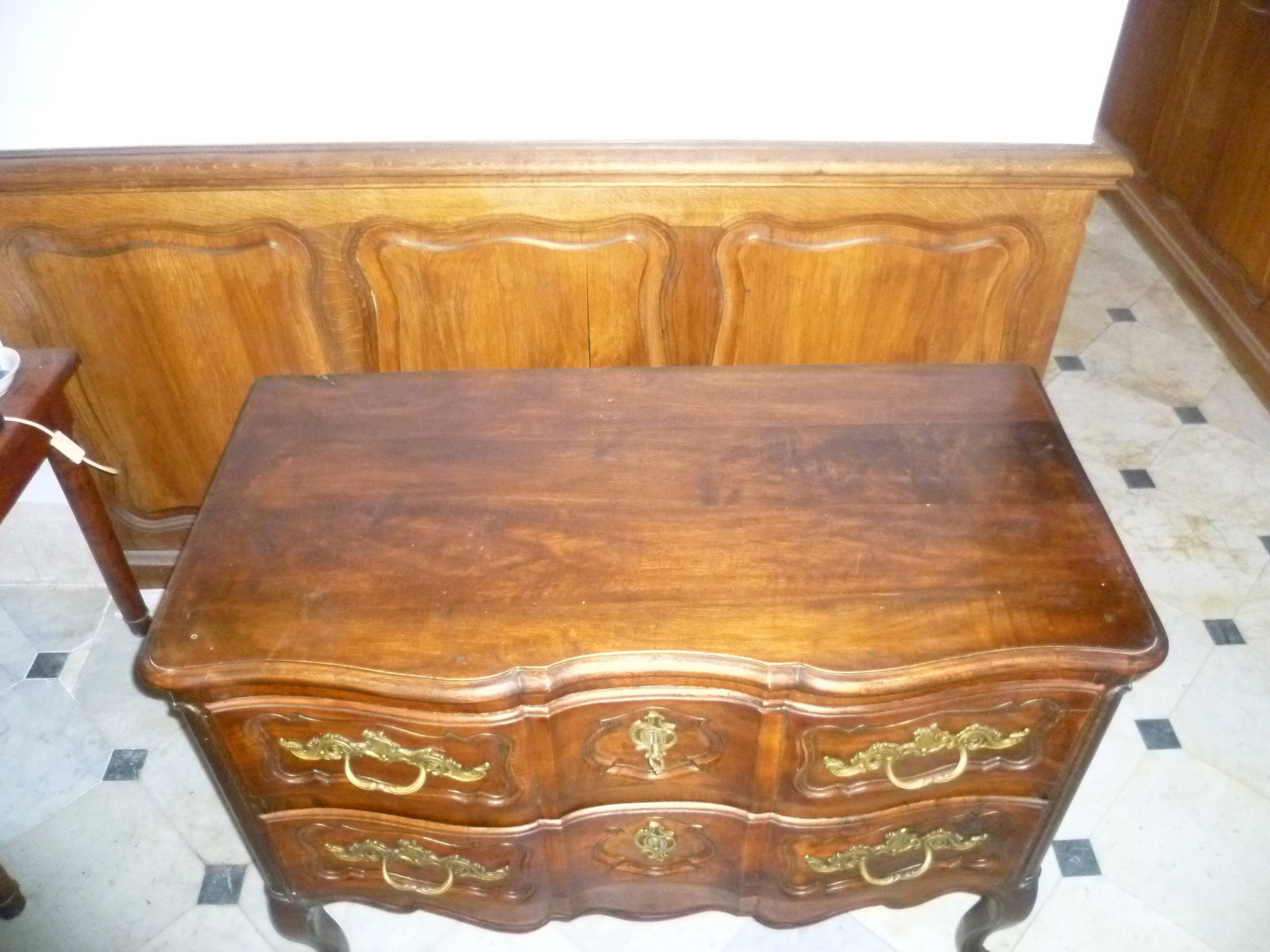 Commode arbalette XVIIIeme 2 tiroirs  en merisier
