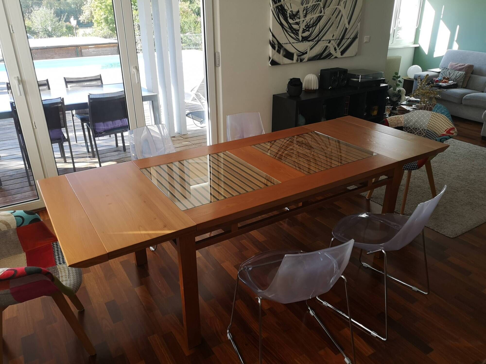 extendable dining table
