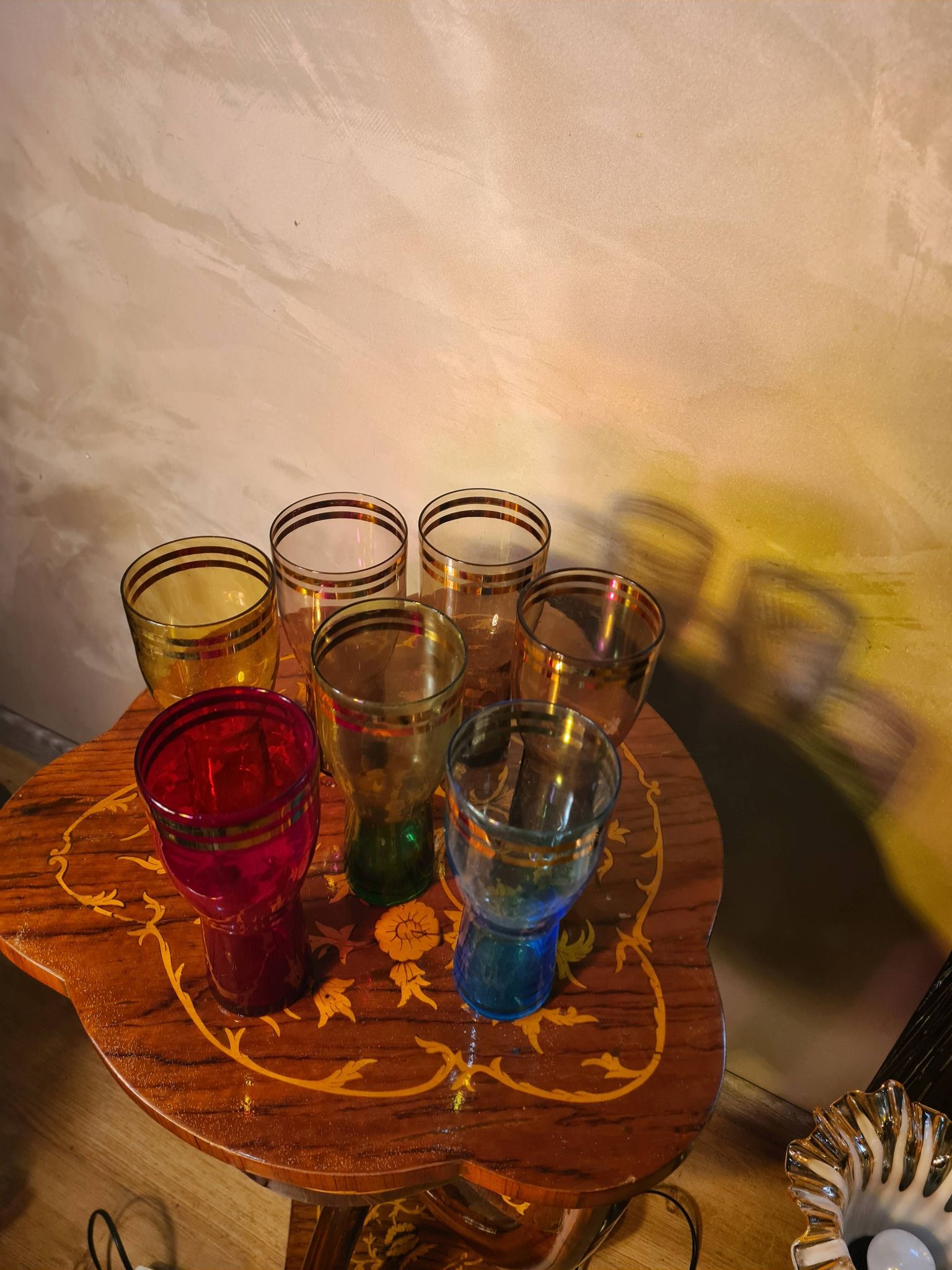lot of 7 large tinted glasses for lemonade with double gold rim, 1950, 16x8 in good condition