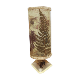 Lampe en résine avec inclusions de fleurs séchées
