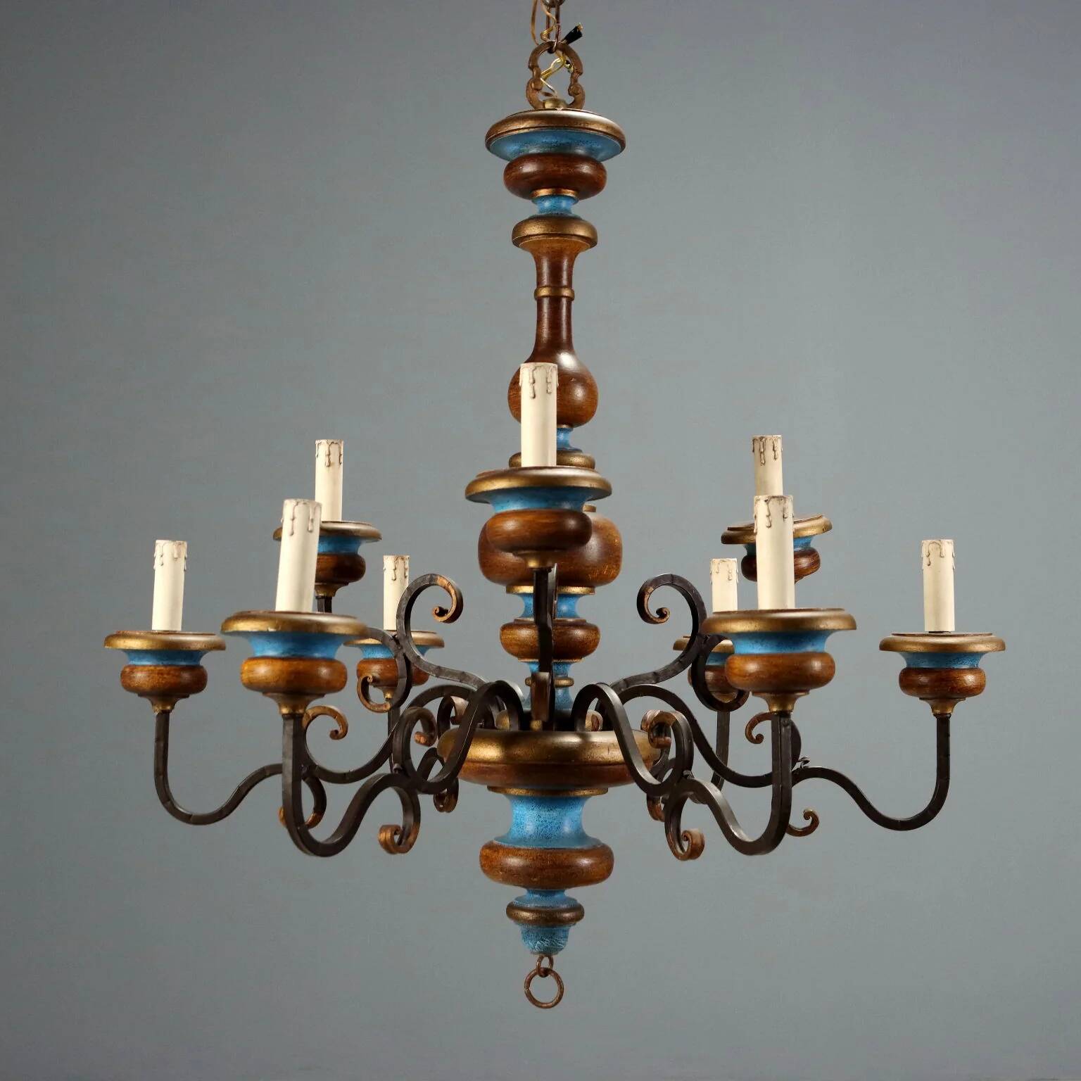 Antique wooden and brass chandelier with 9 lights, Italy, 20th century.