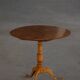 Table suédoise ancienne à plateau basculant en bois de ronce et socle, début du 19e siècle