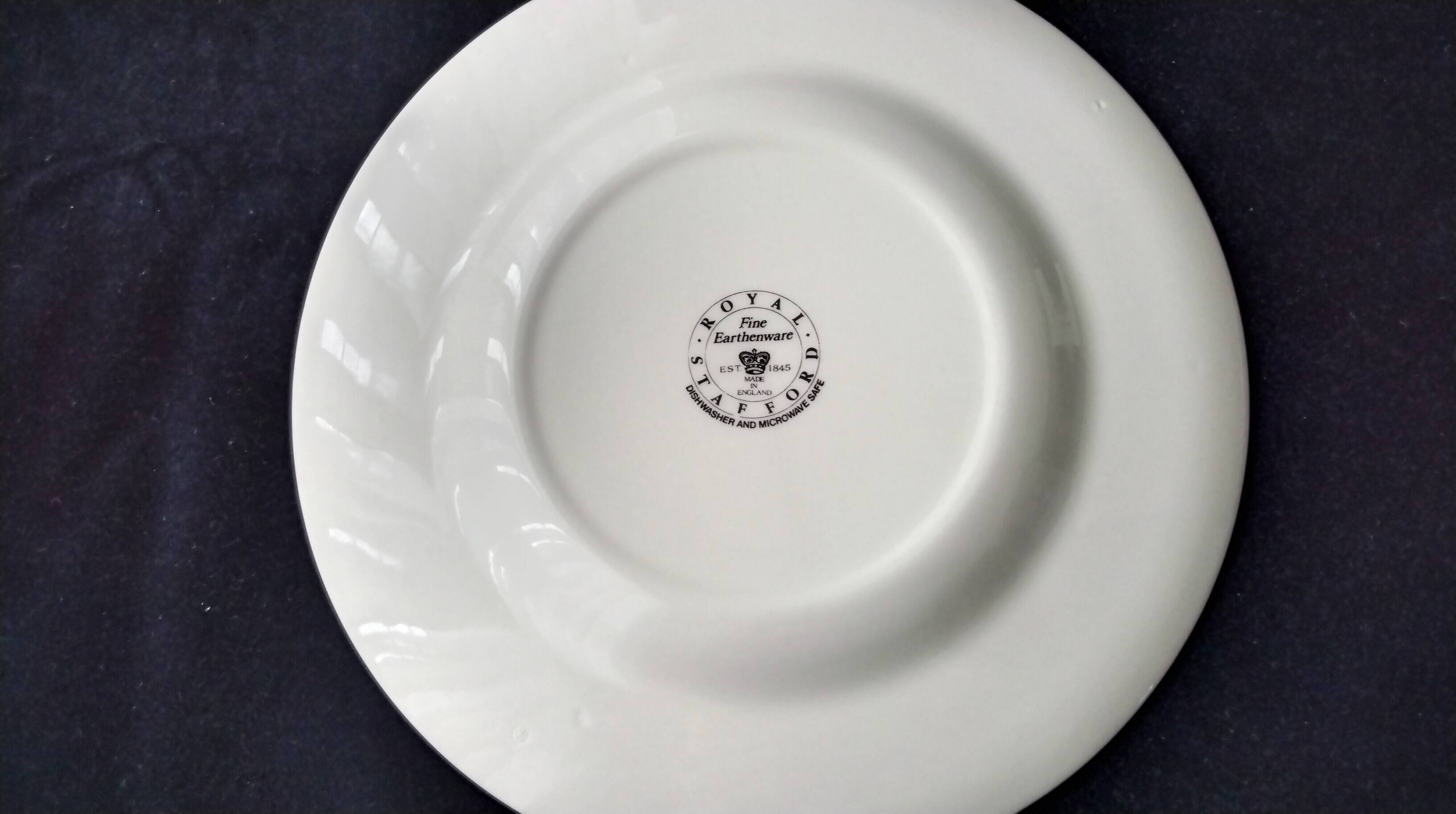 4 dessert plates in fine English earthenware Royal Stafford