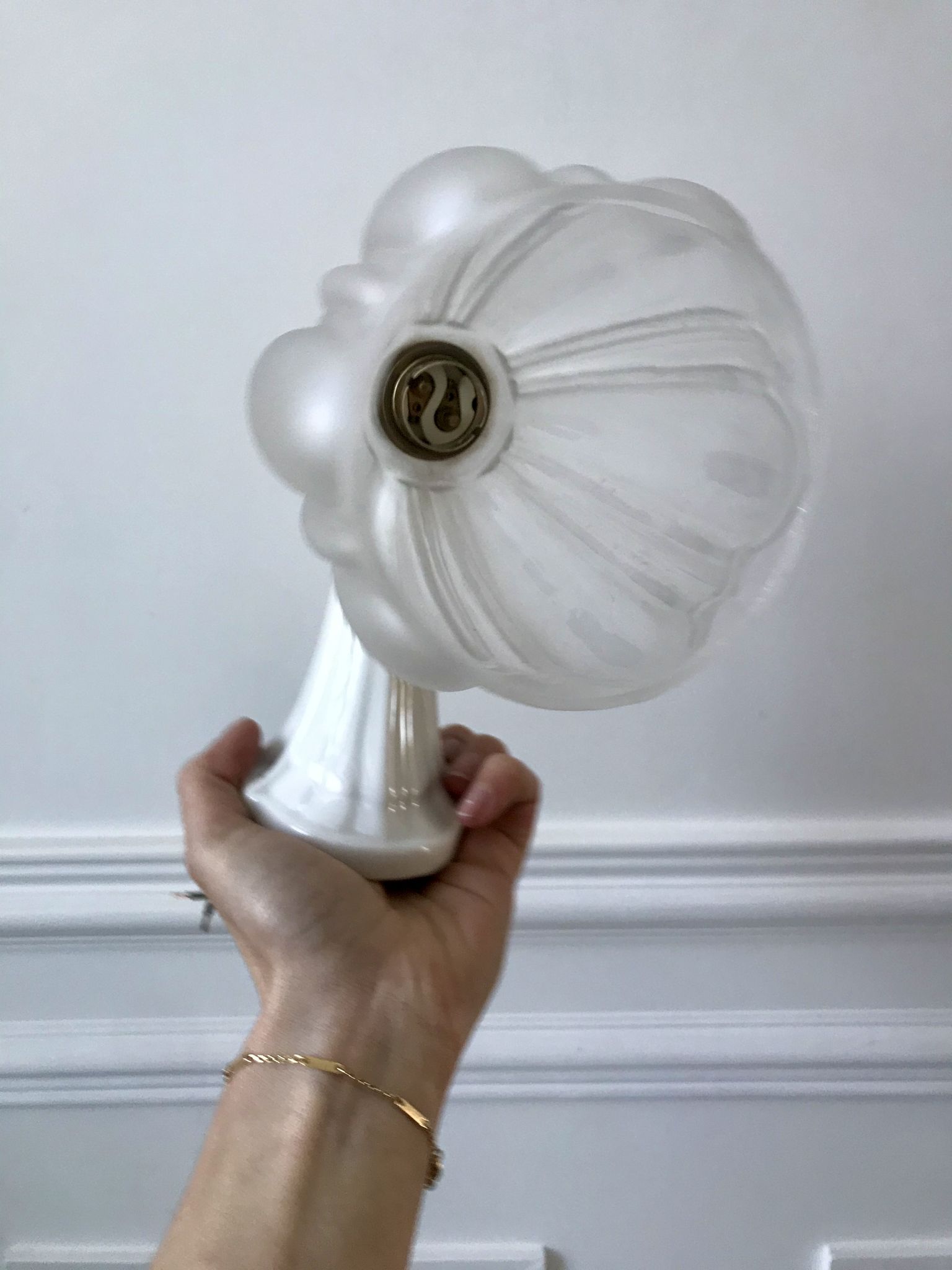 Art Deco wall lamp in molded glass and porcelain 30s