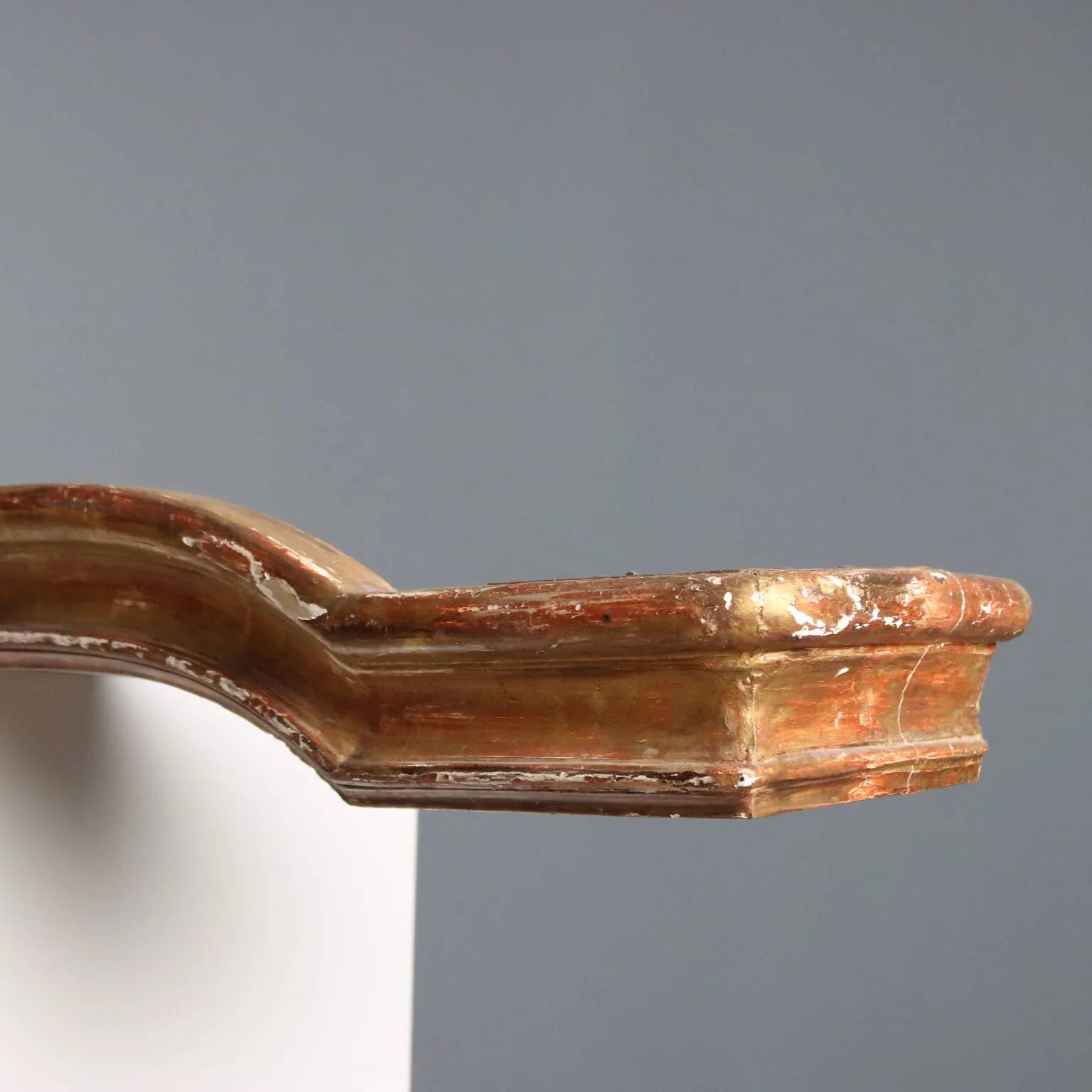 Golden wooden cornice with rocaille carving
