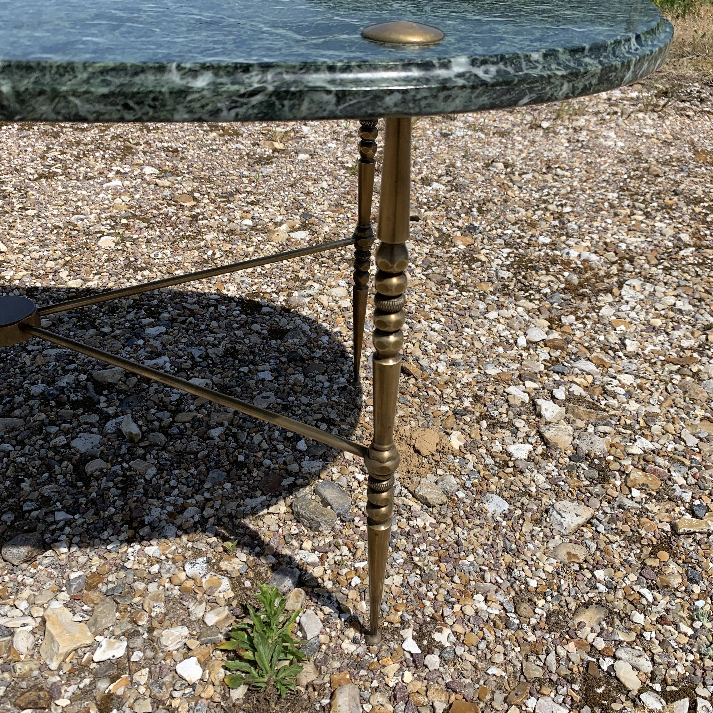 Oval coffee table in veined green marble