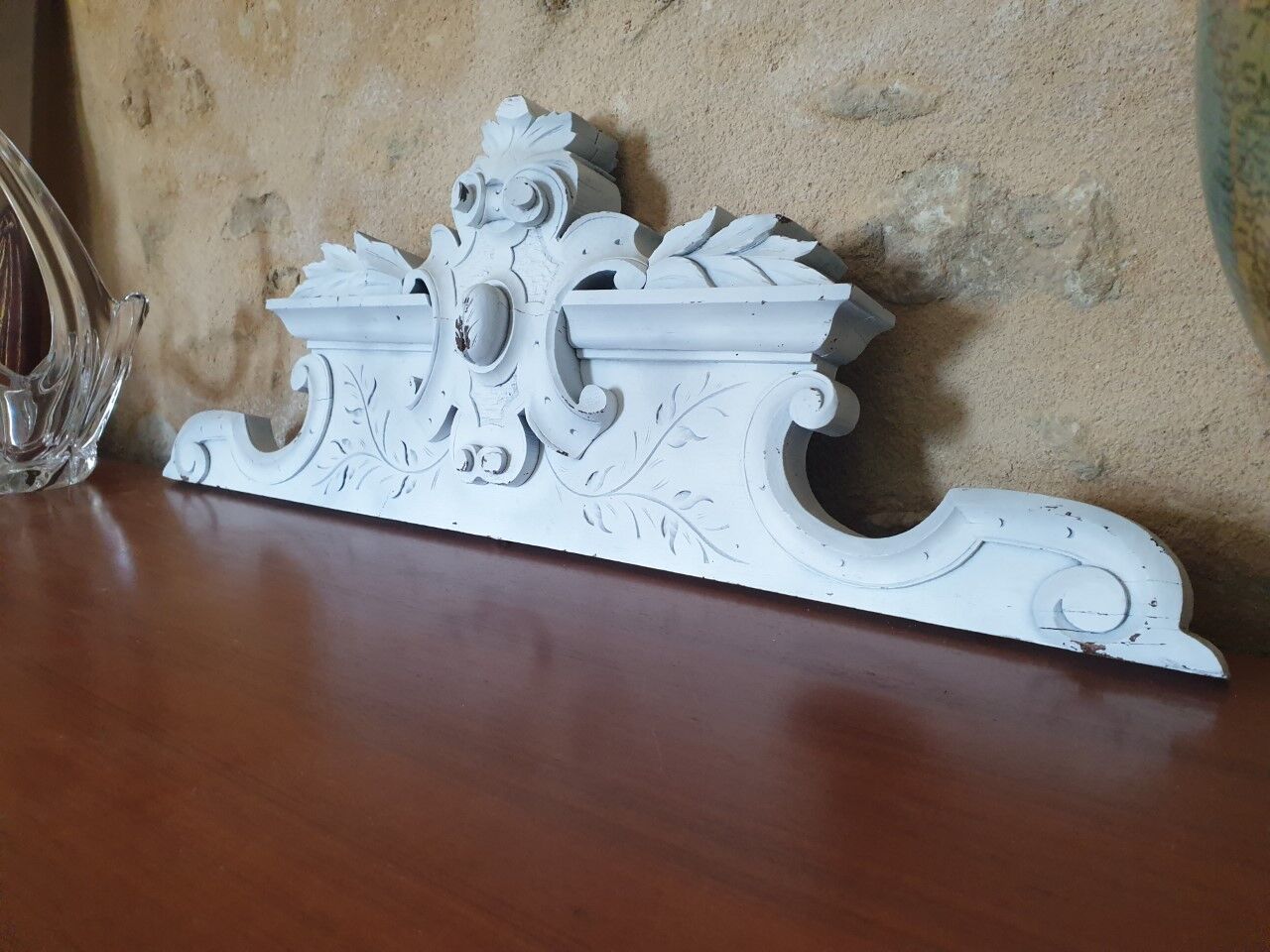 Fronton bois sculpté