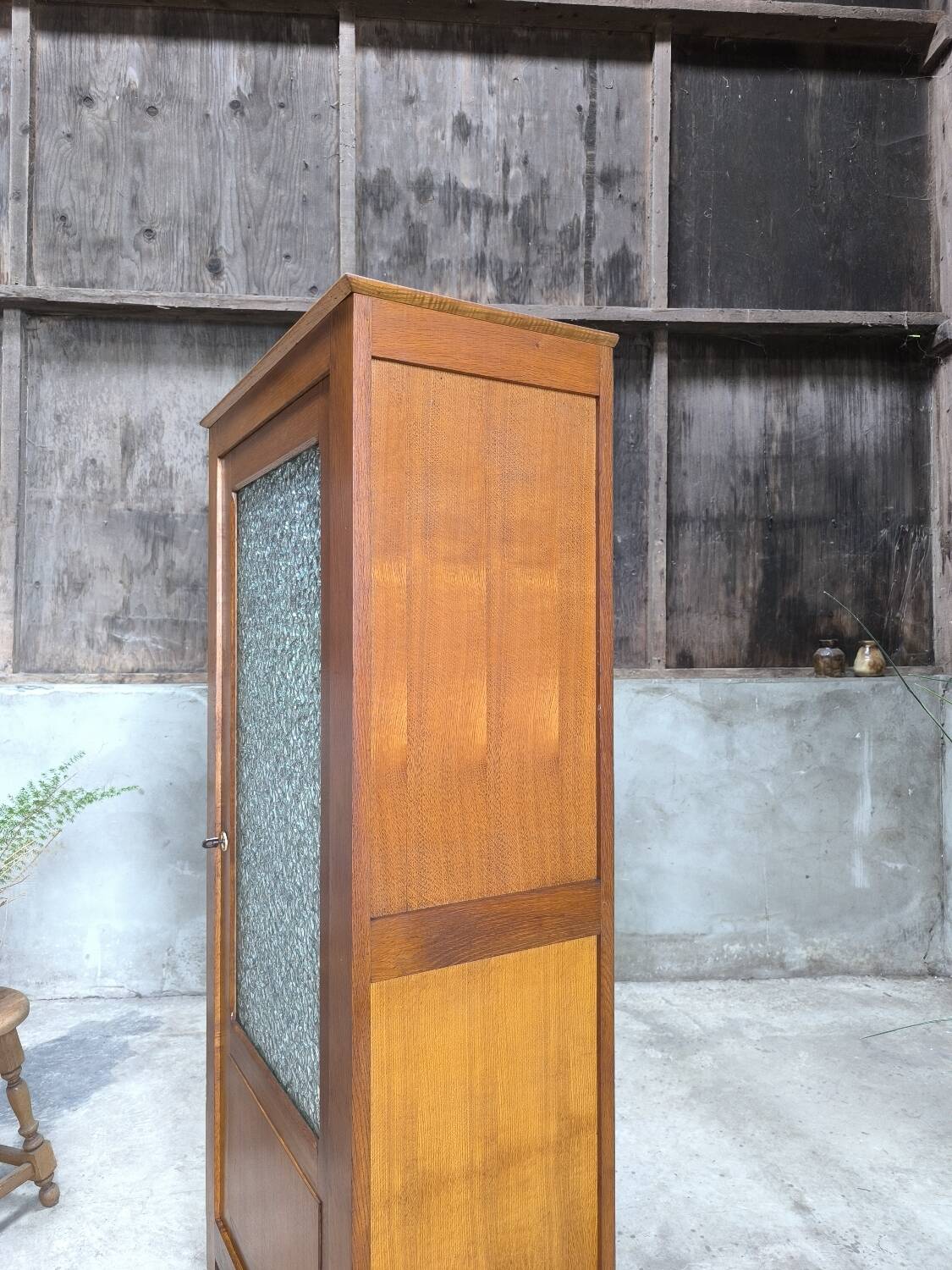 Armoire parisienne vitrée