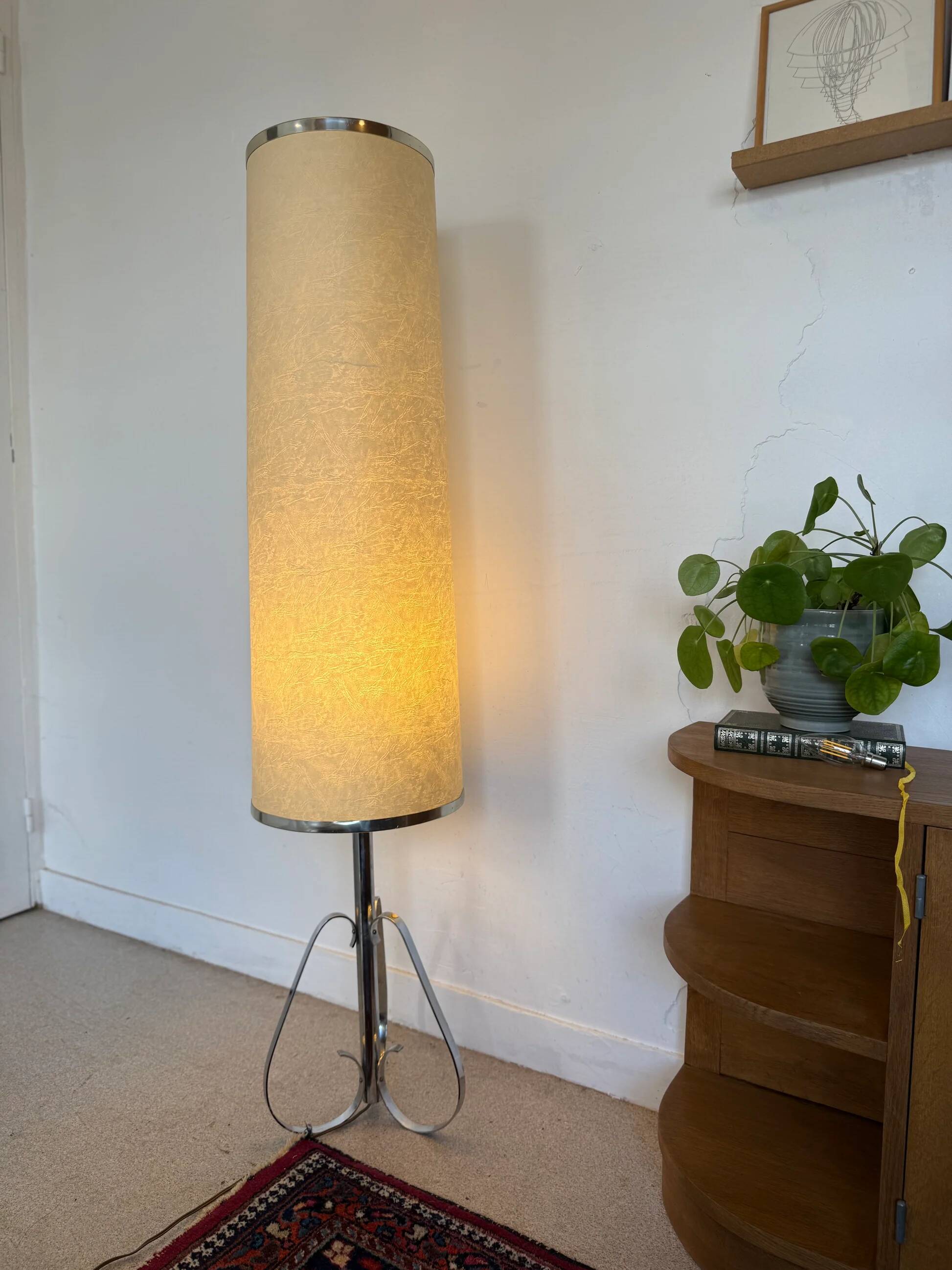 Vintage chrome lamp / floor lamp with its metal-edged shade