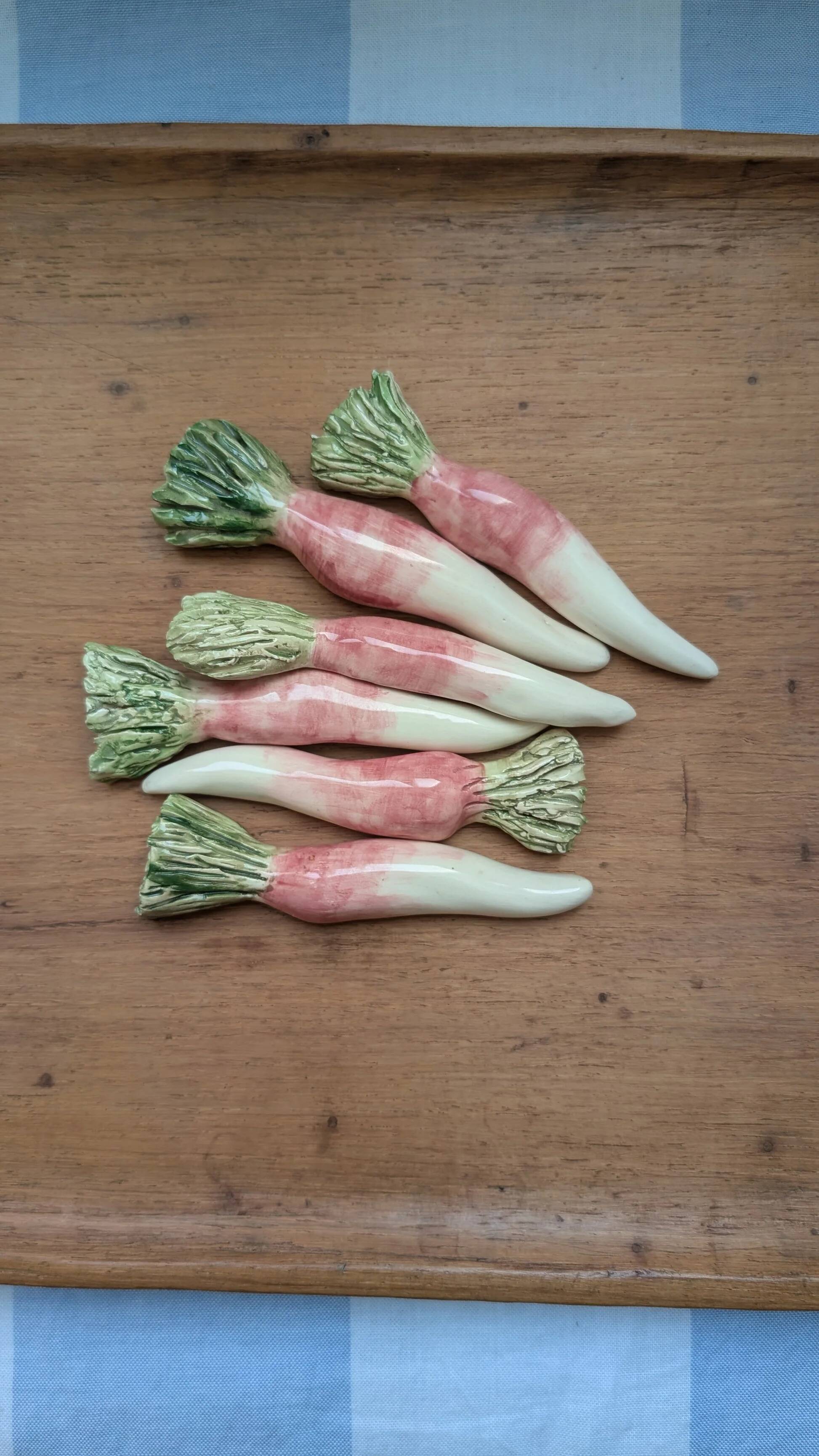 Set of 6 radish-shaped knife rests