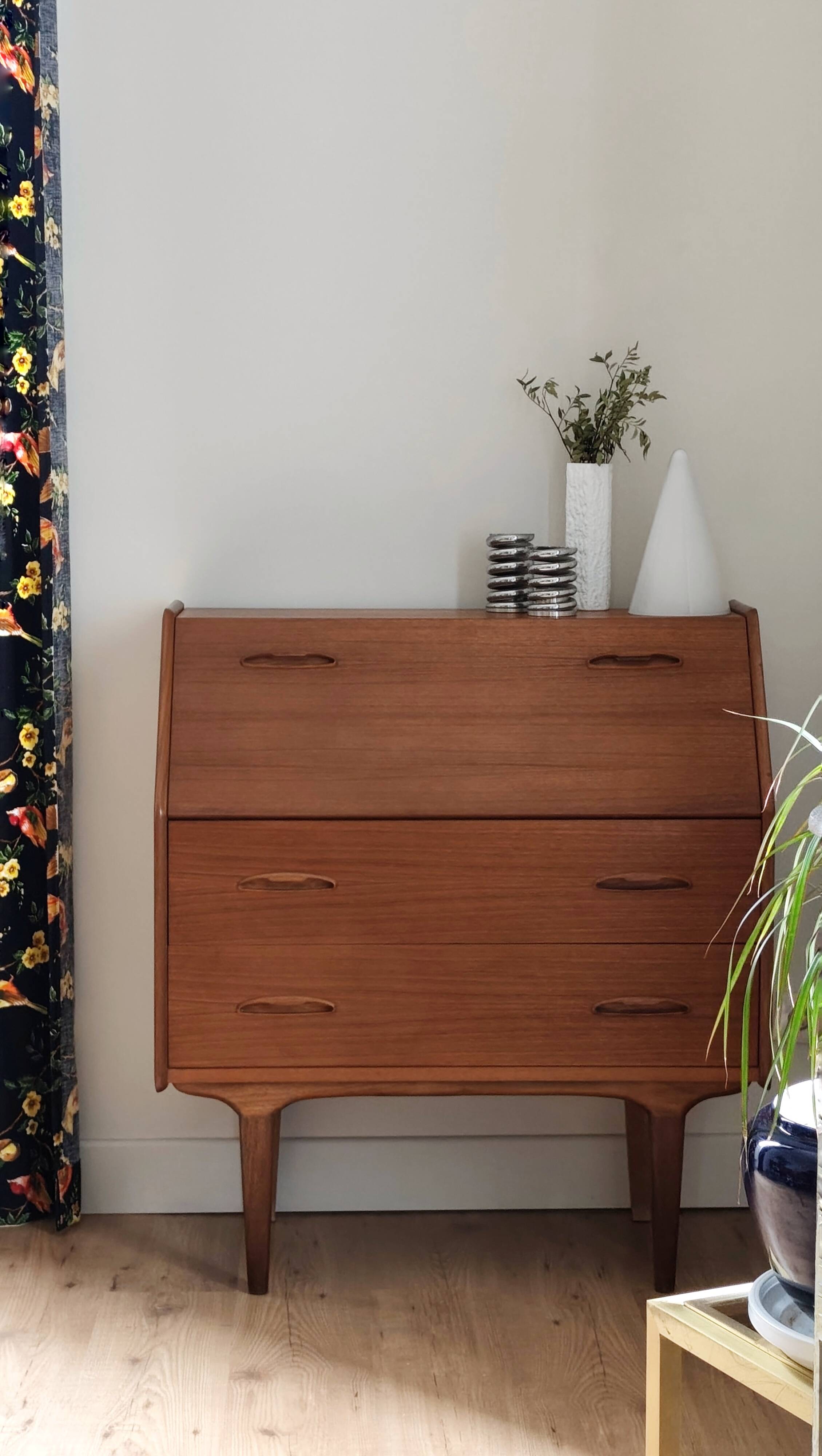 Steel "spring" pen holder pot – 1970s design