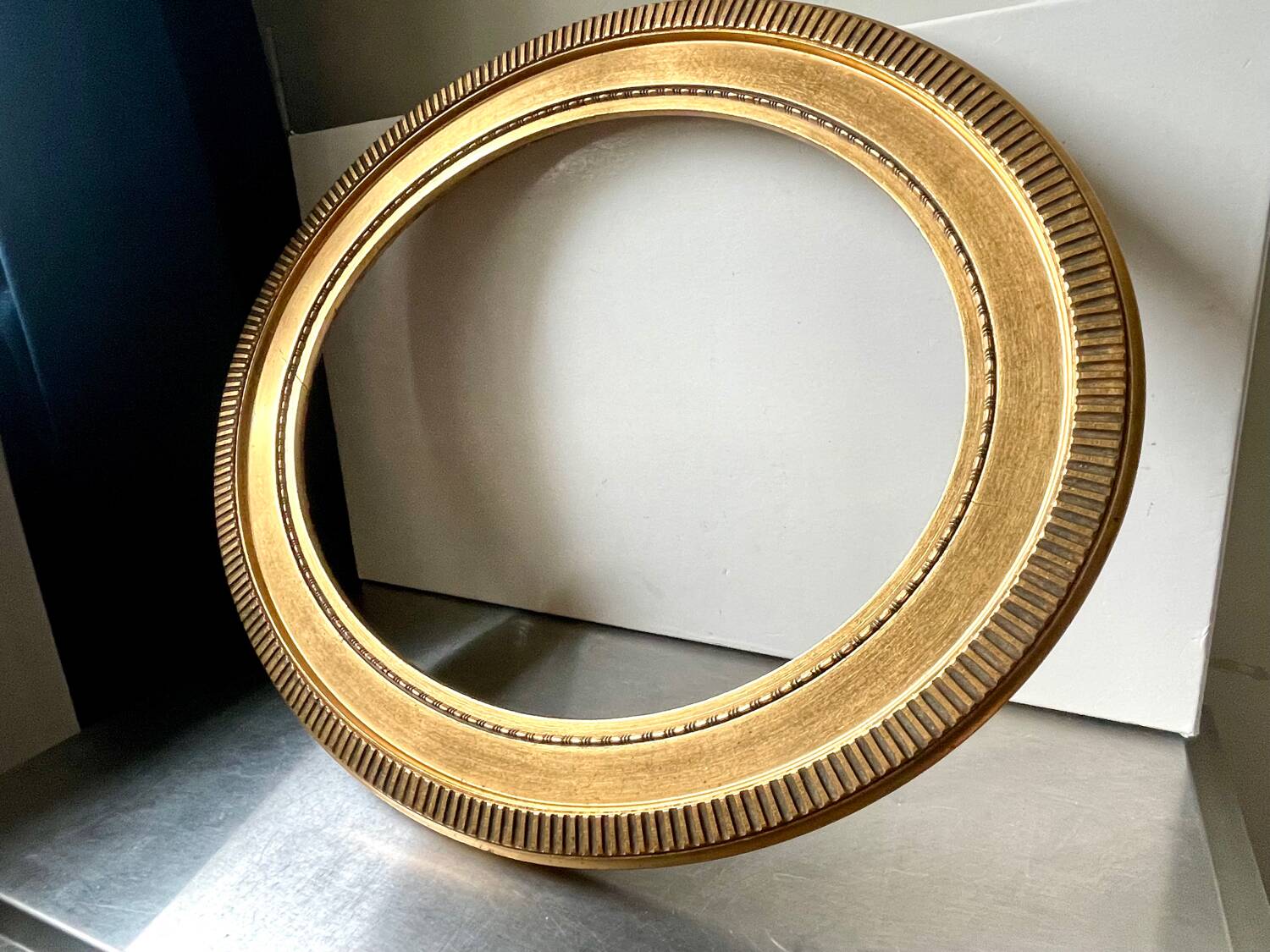 Large antique oval frame gilded wood 46  cm x 40 cm