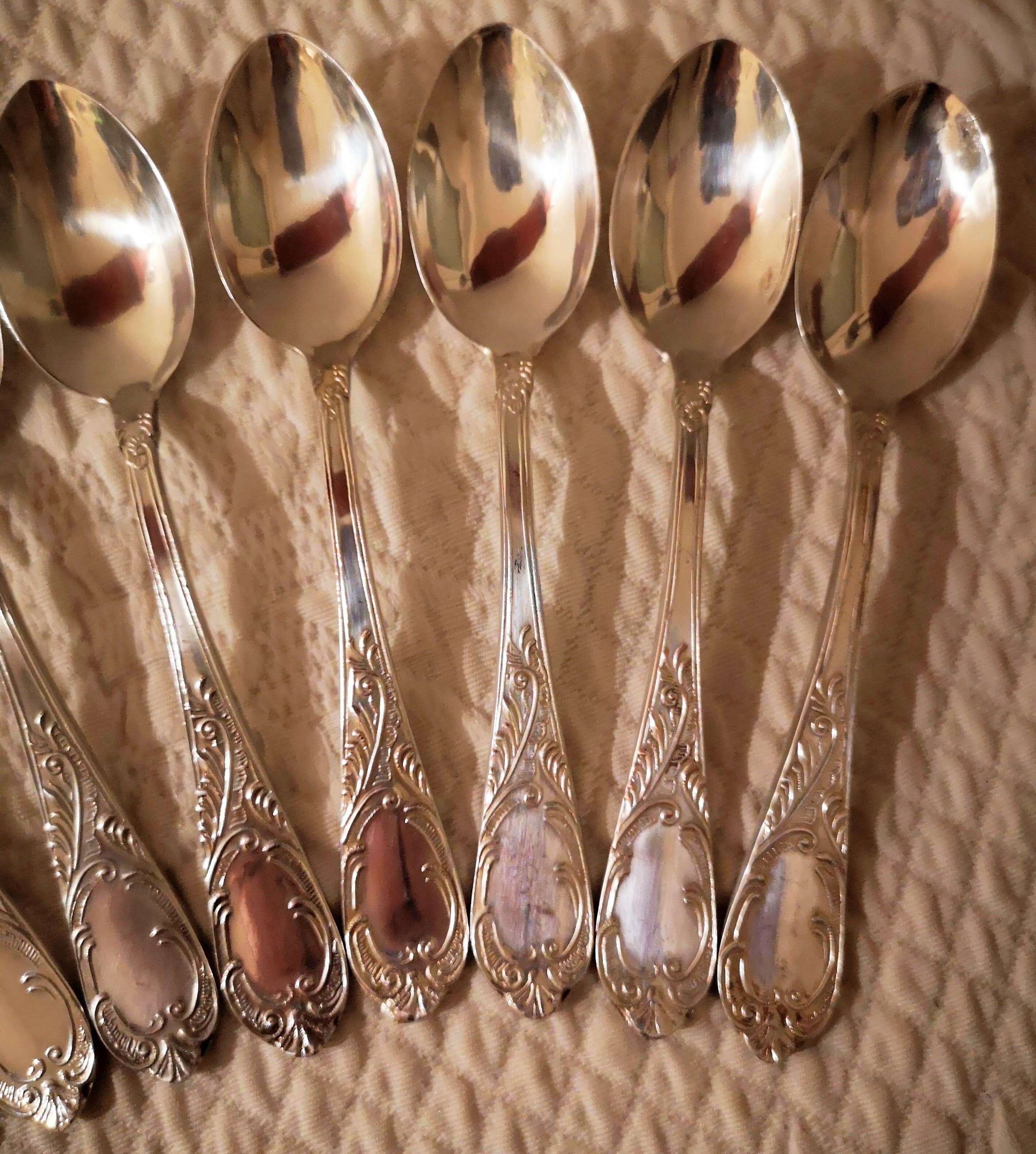 Set 11 dessert spoons in silver metal