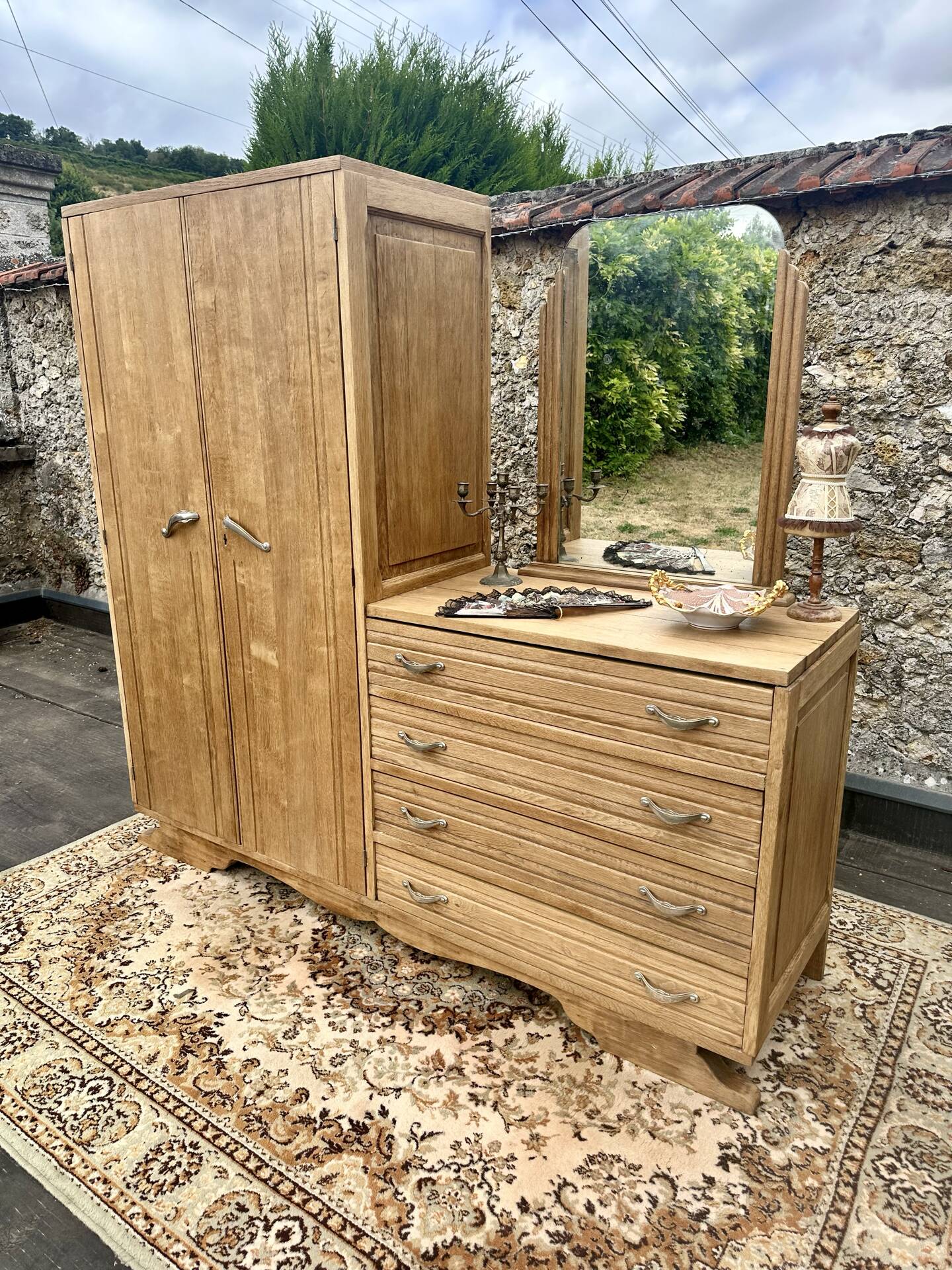 Wardrobe chest