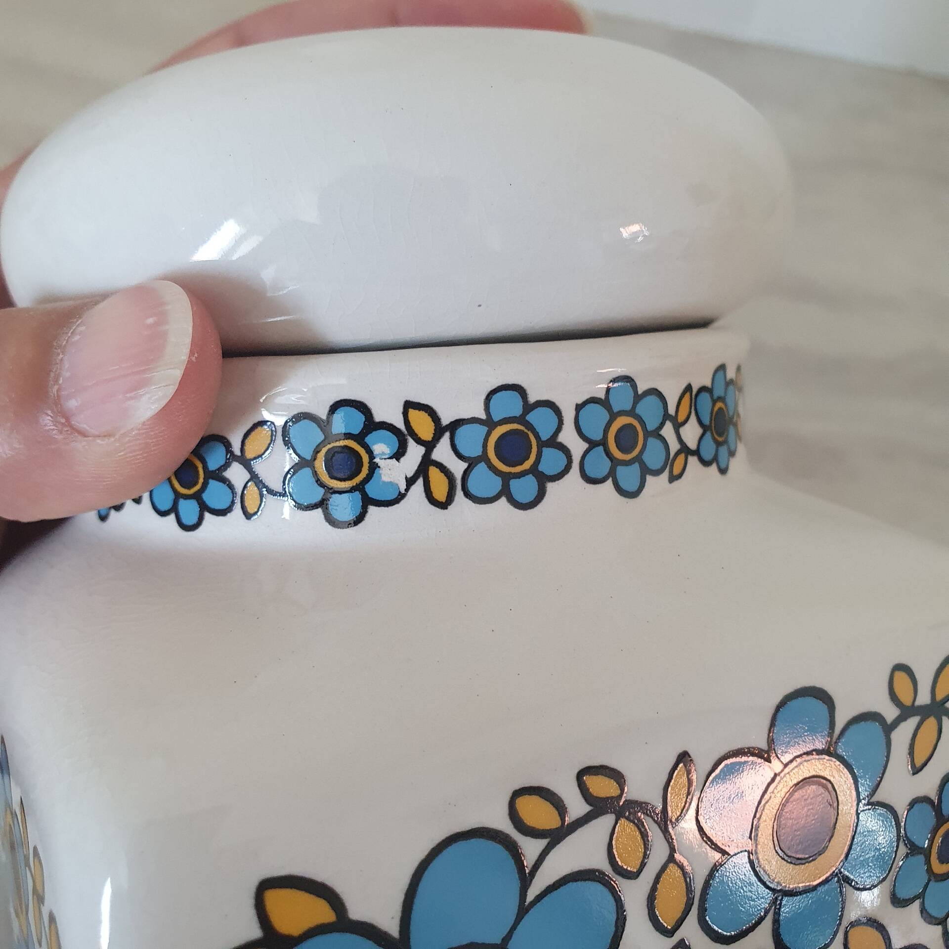 Ceramic storage pot with blue flower pattern Tauntun Vale / England