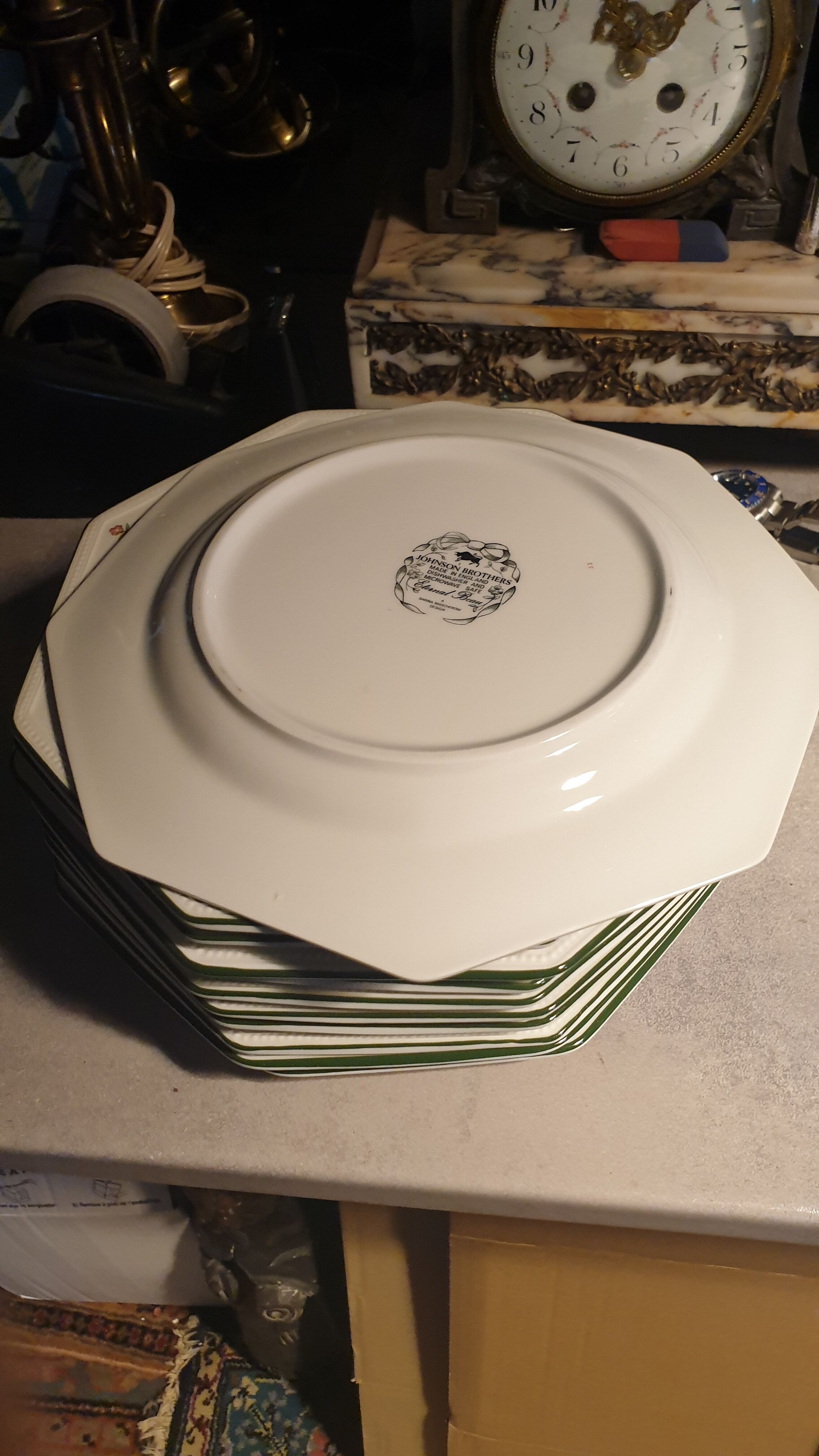 Flat plates Johnson Brothers 1980s "Eternal Beau" octagonal design