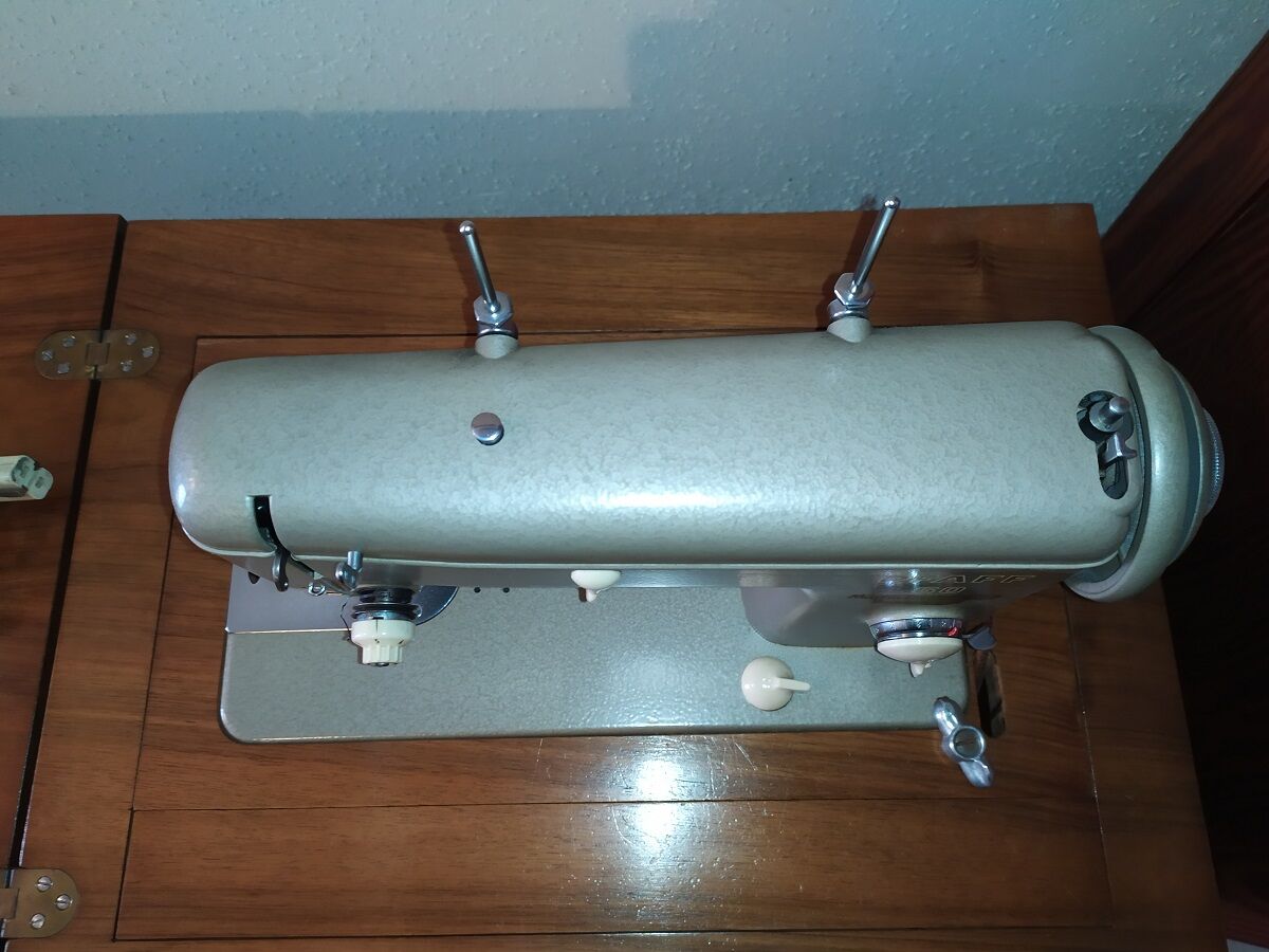 Meuble + machine a coudre pfaff 60