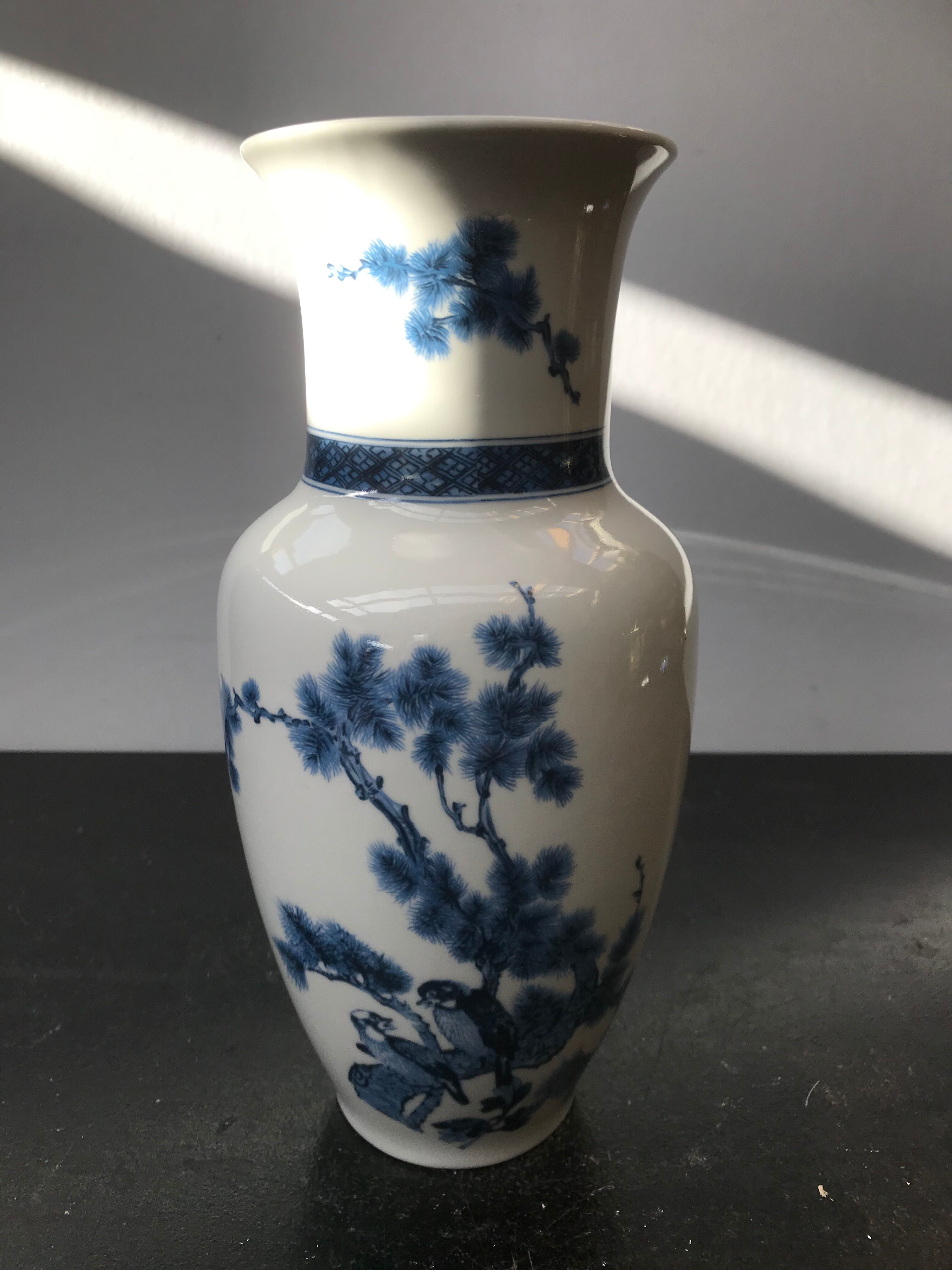 Avon old ceramics white vase flowers