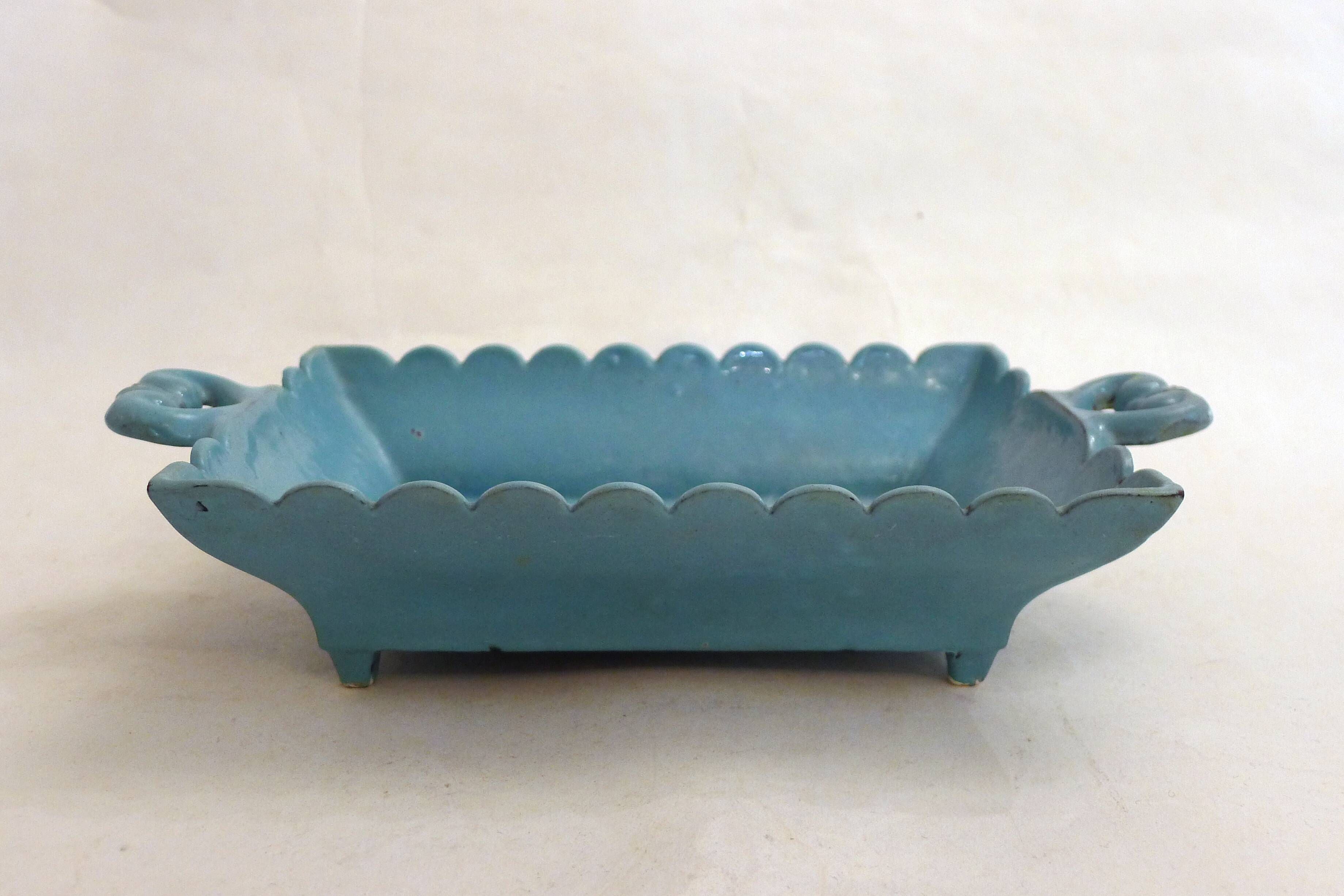 Large catch-all (former spittoon!) in enamelled cast iron from the early 20th century.