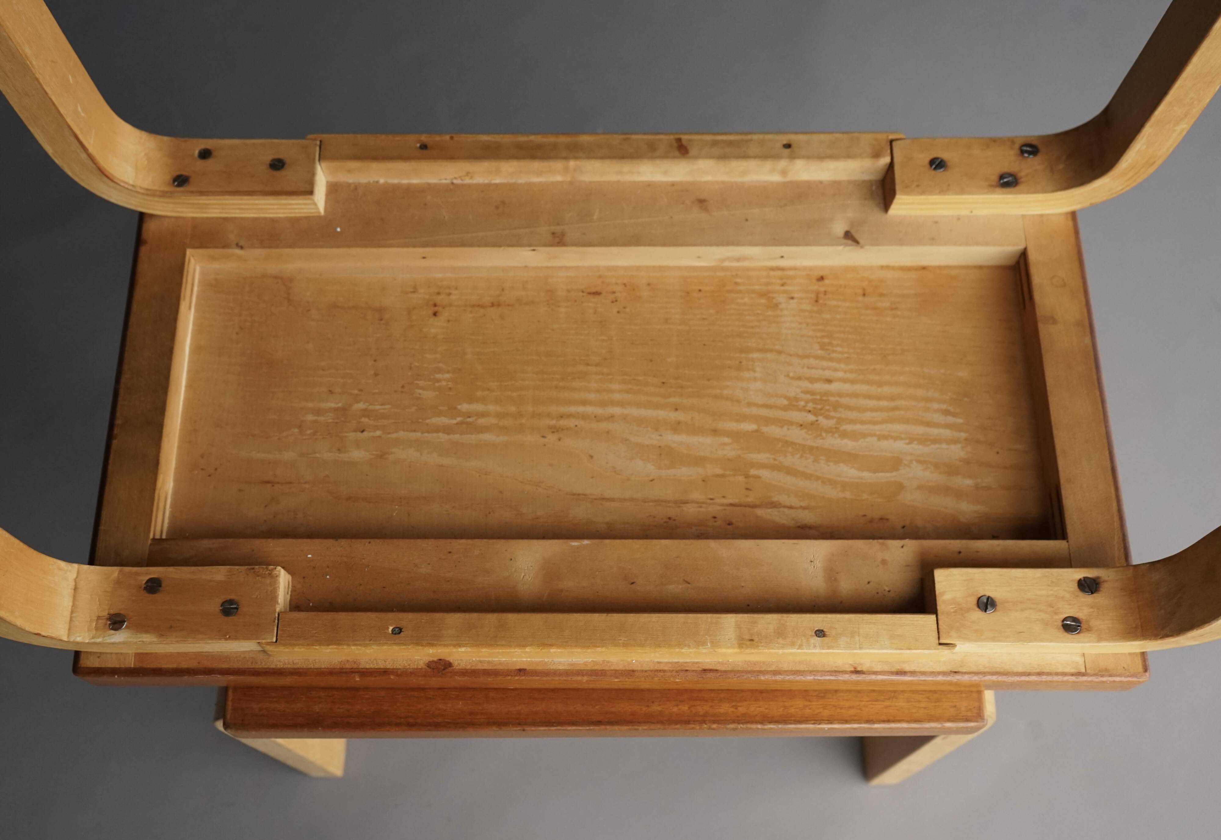 Tables gigognes modèle 88 par Alvar Aalto pour Artek, années 1960. Lot de 2