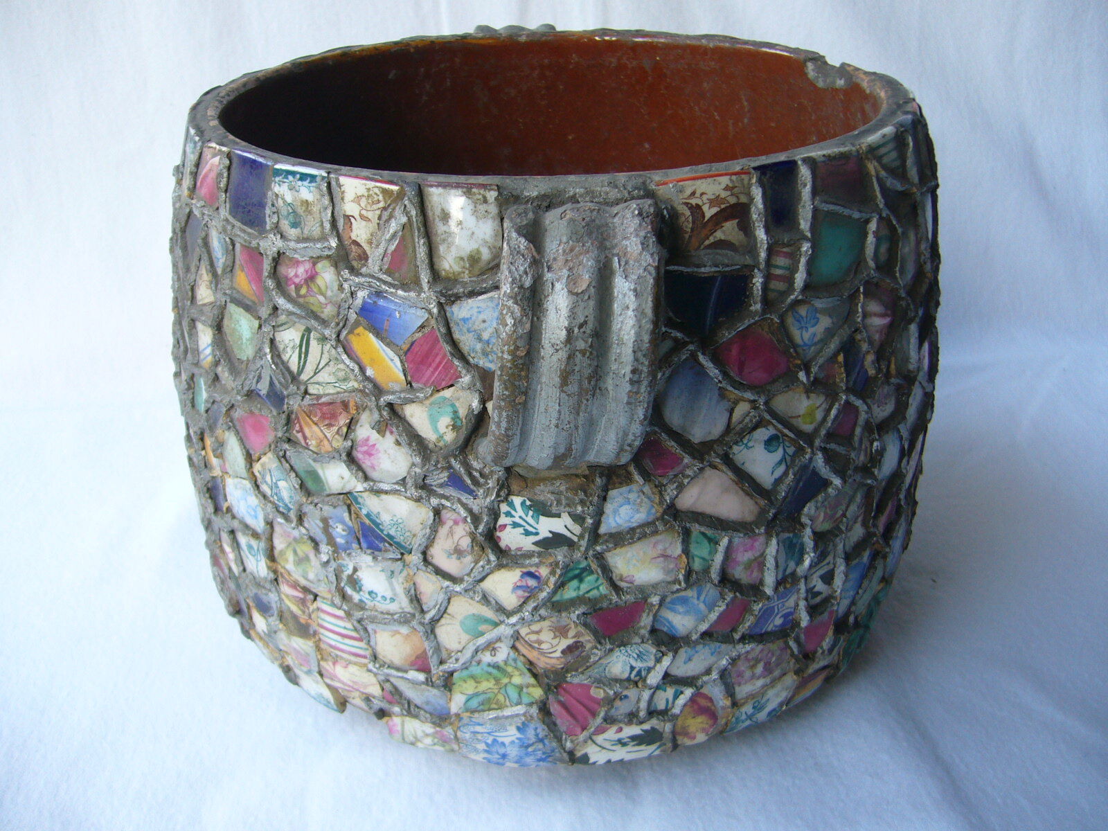 Earth pot and ancient mosaic cache